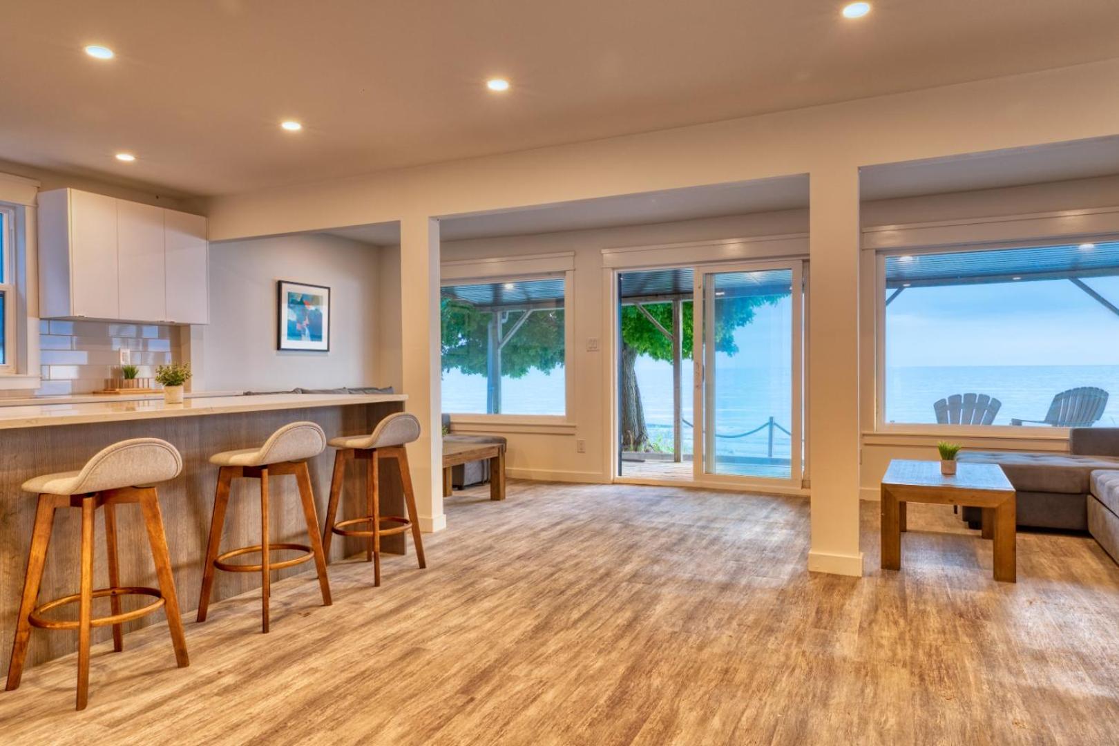 The Long Beach Resort - Beachfront Cottages & Townhouse Suites