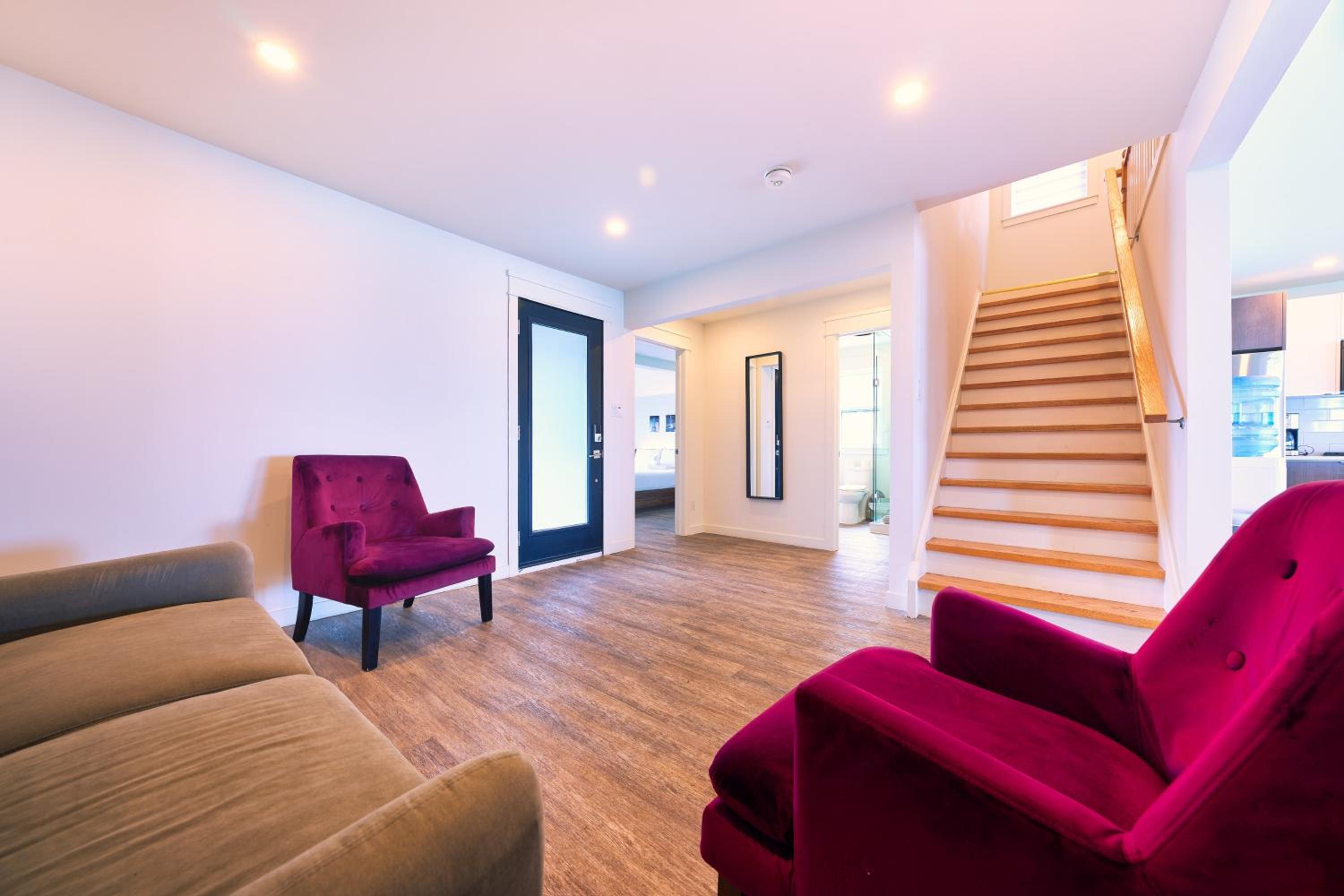 The Long Beach Resort - Beachfront Cottages & Townhouse Suites