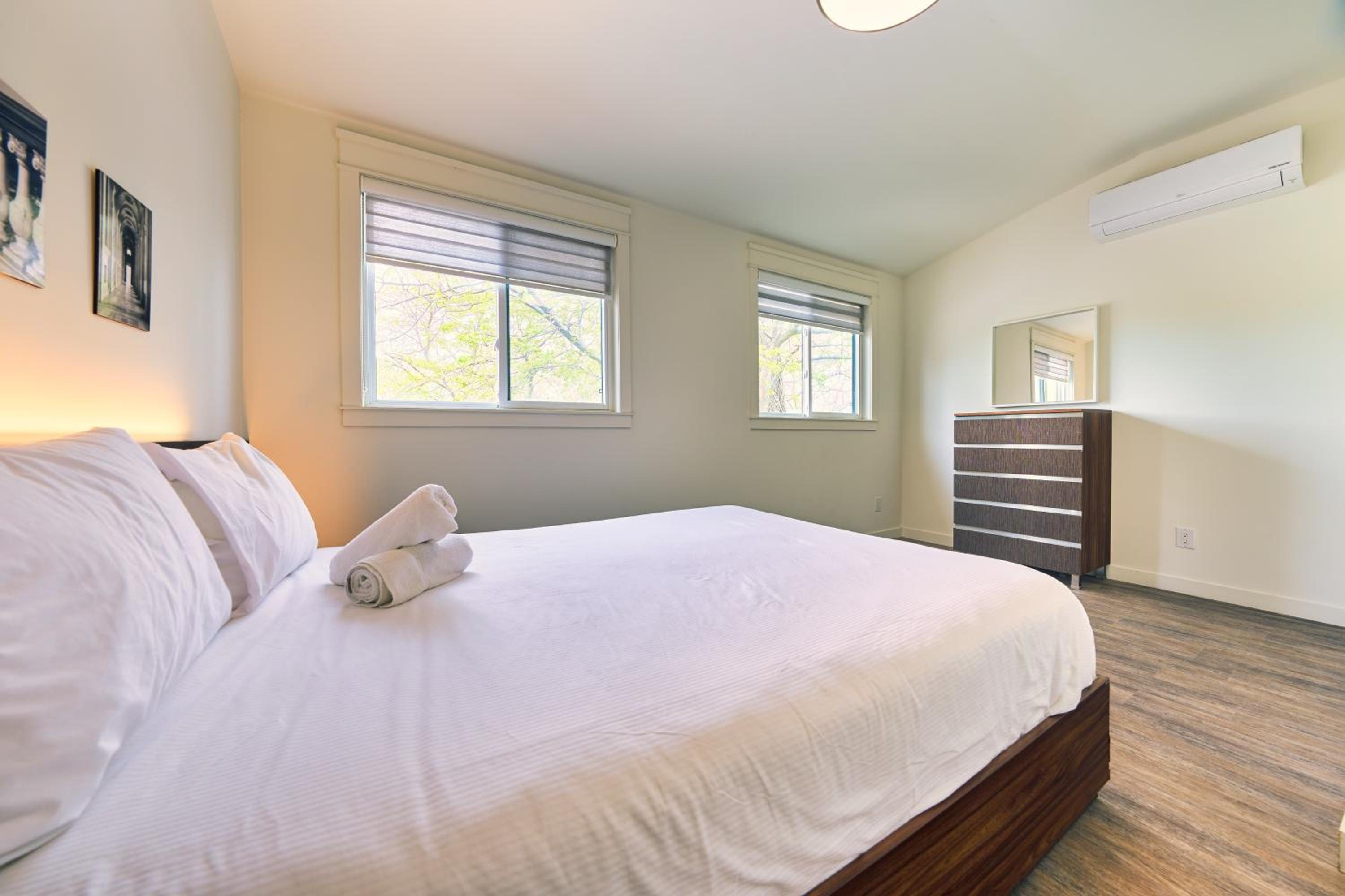 The Long Beach Resort - Beachfront Cottages & Townhouse Suites