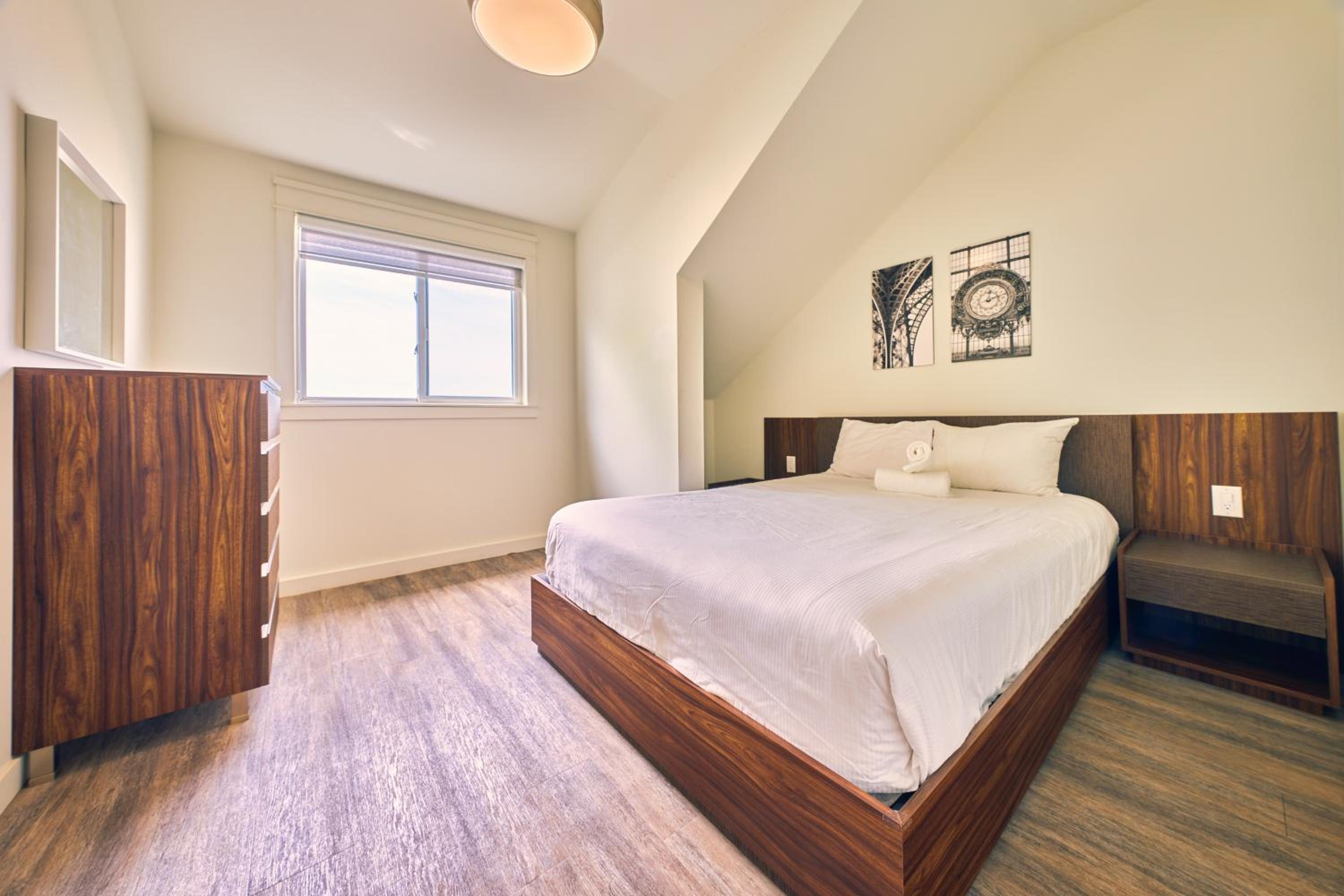 The Long Beach Resort - Beachfront Cottages & Townhouse Suites