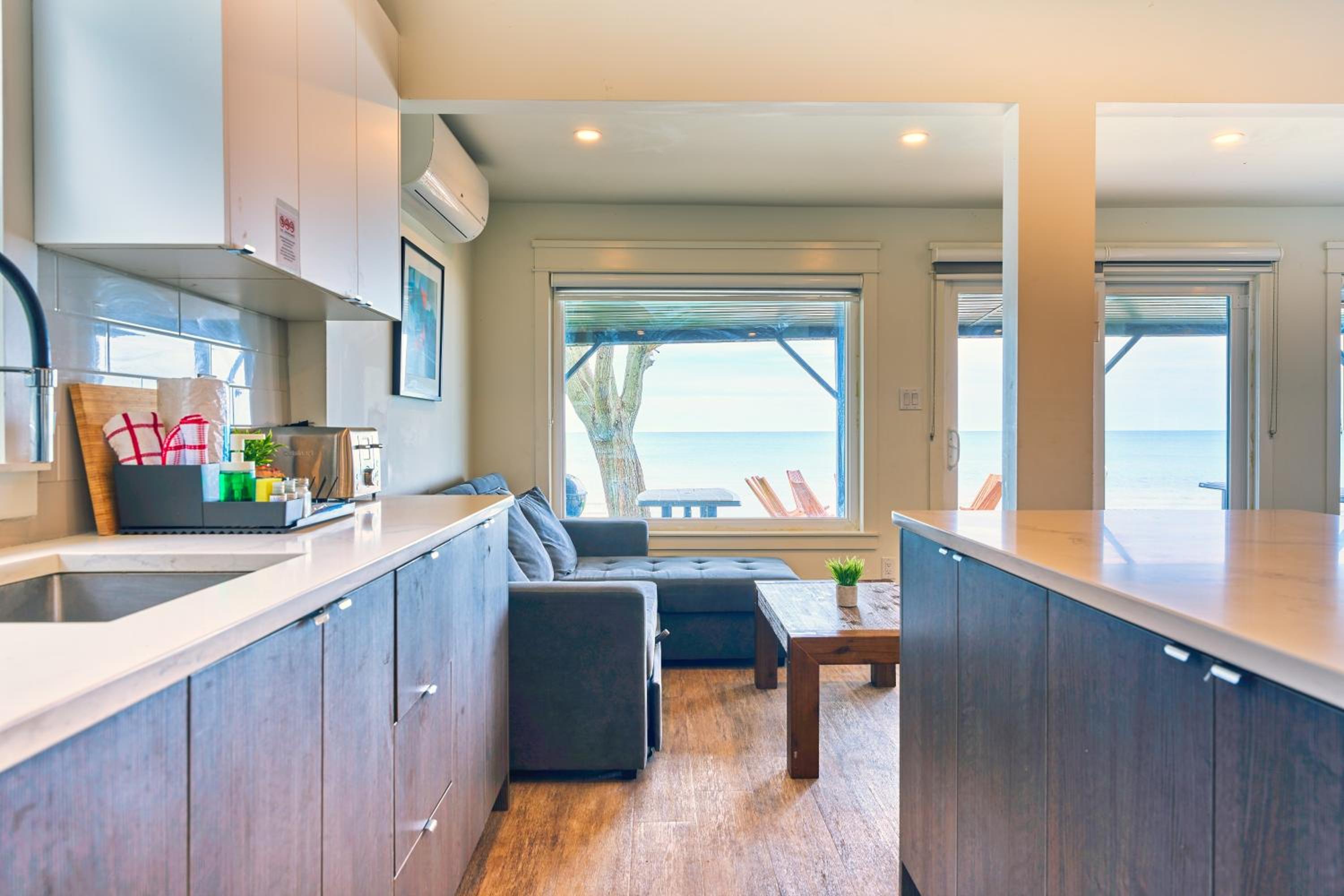 The Long Beach Resort - Beachfront Cottages & Townhouse Suites