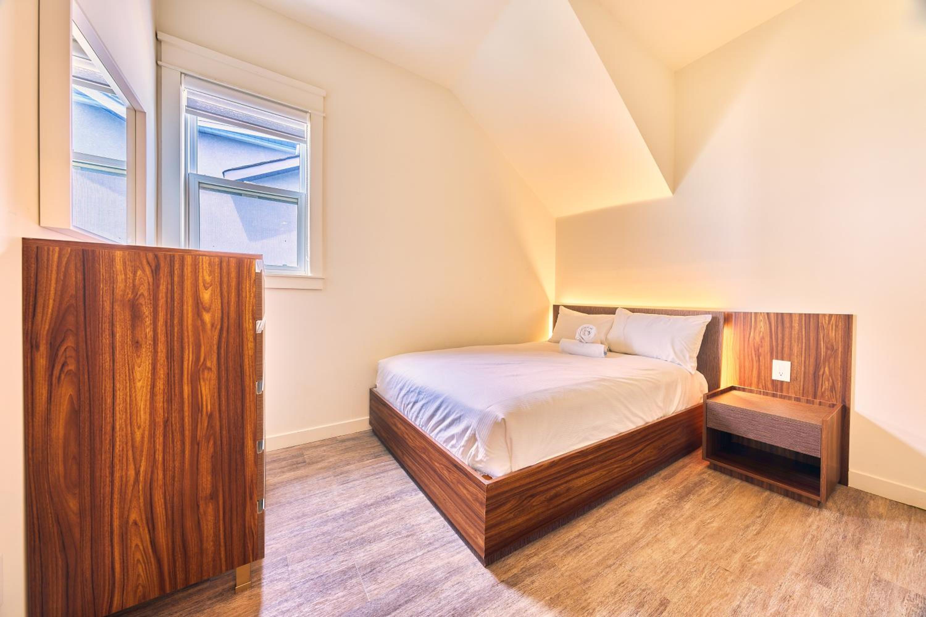 The Long Beach Resort - Beachfront Cottages & Townhouse Suites
