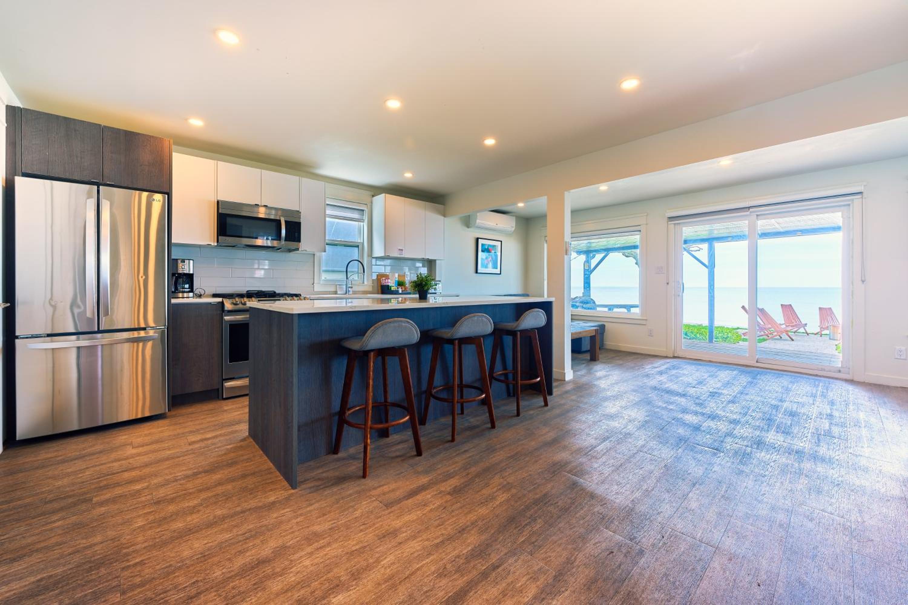 The Long Beach Resort - Beachfront Cottages & Townhouse Suites