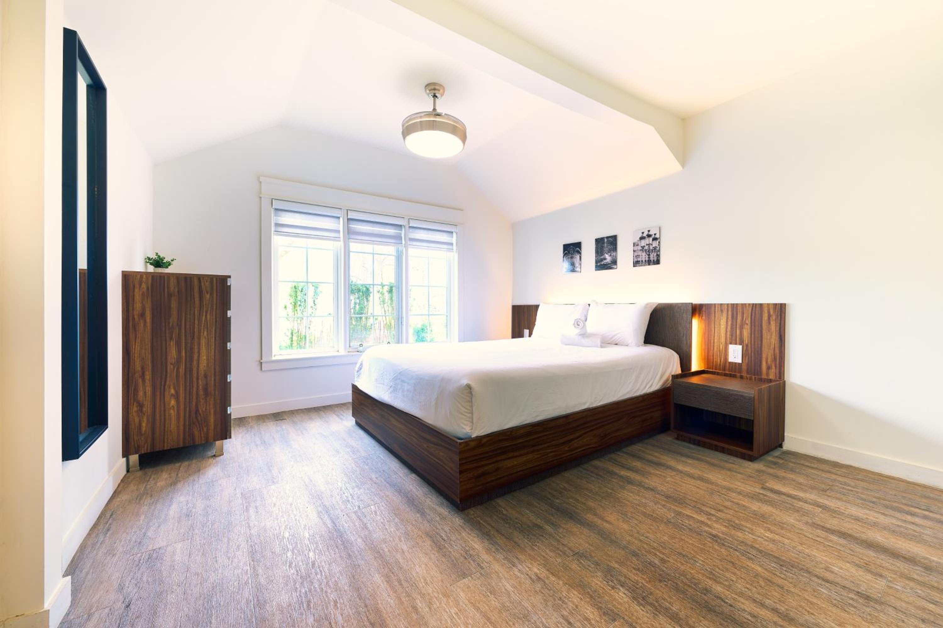 The Long Beach Resort - Beachfront Cottages & Townhouse Suites