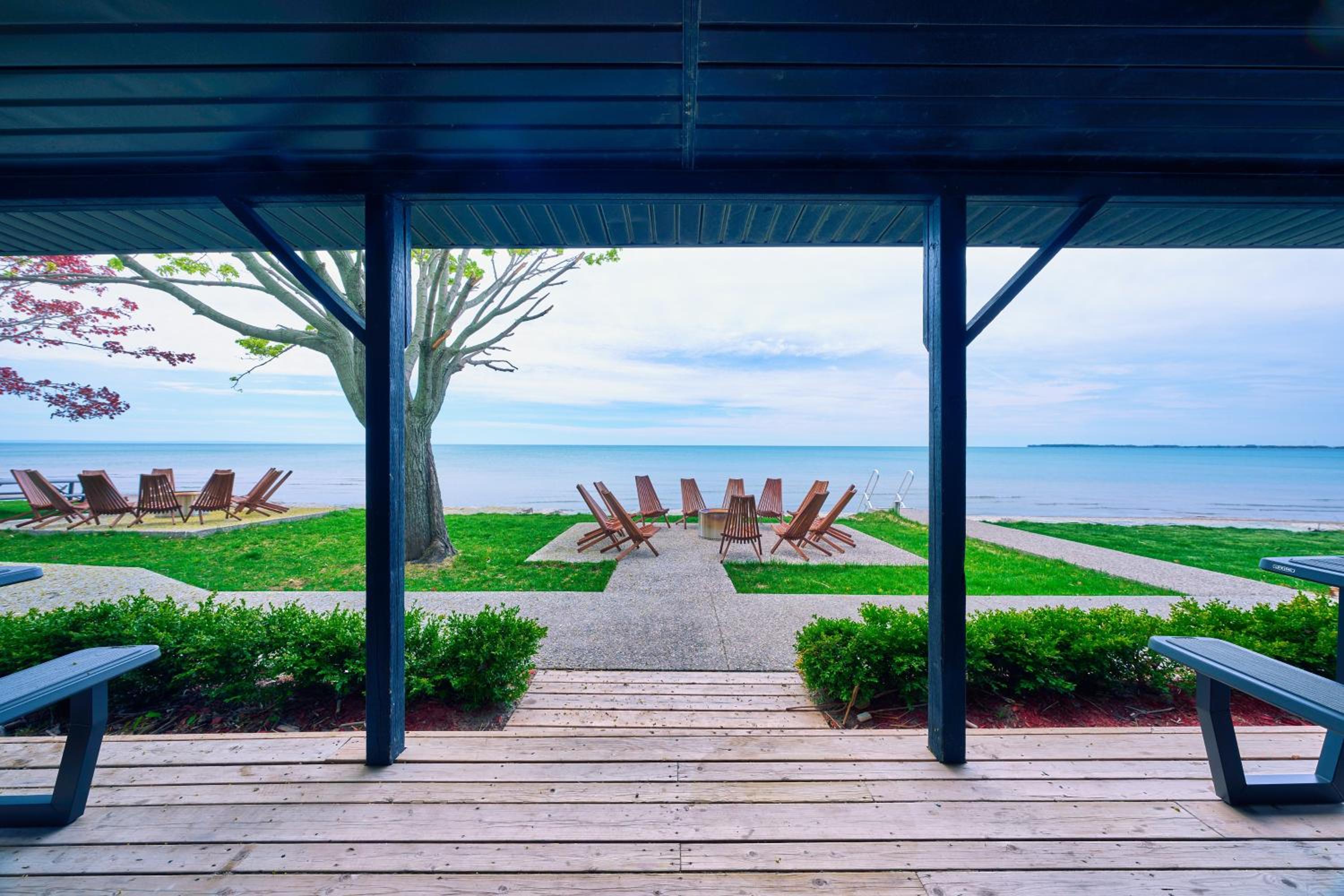 The Long Beach Resort - Beachfront Cottages & Townhouse Suites
