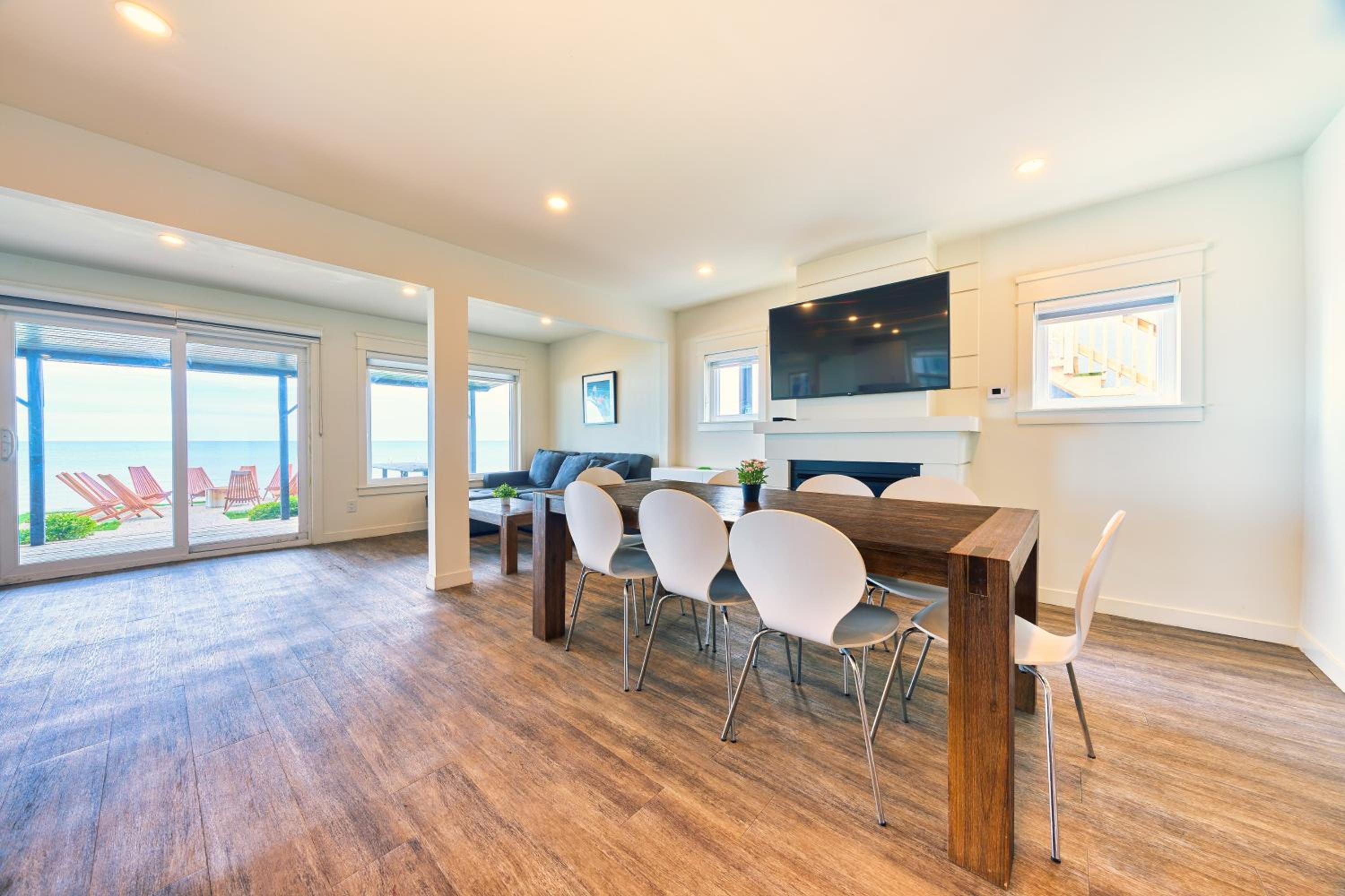The Long Beach Resort - Beachfront Cottages & Townhouse Suites