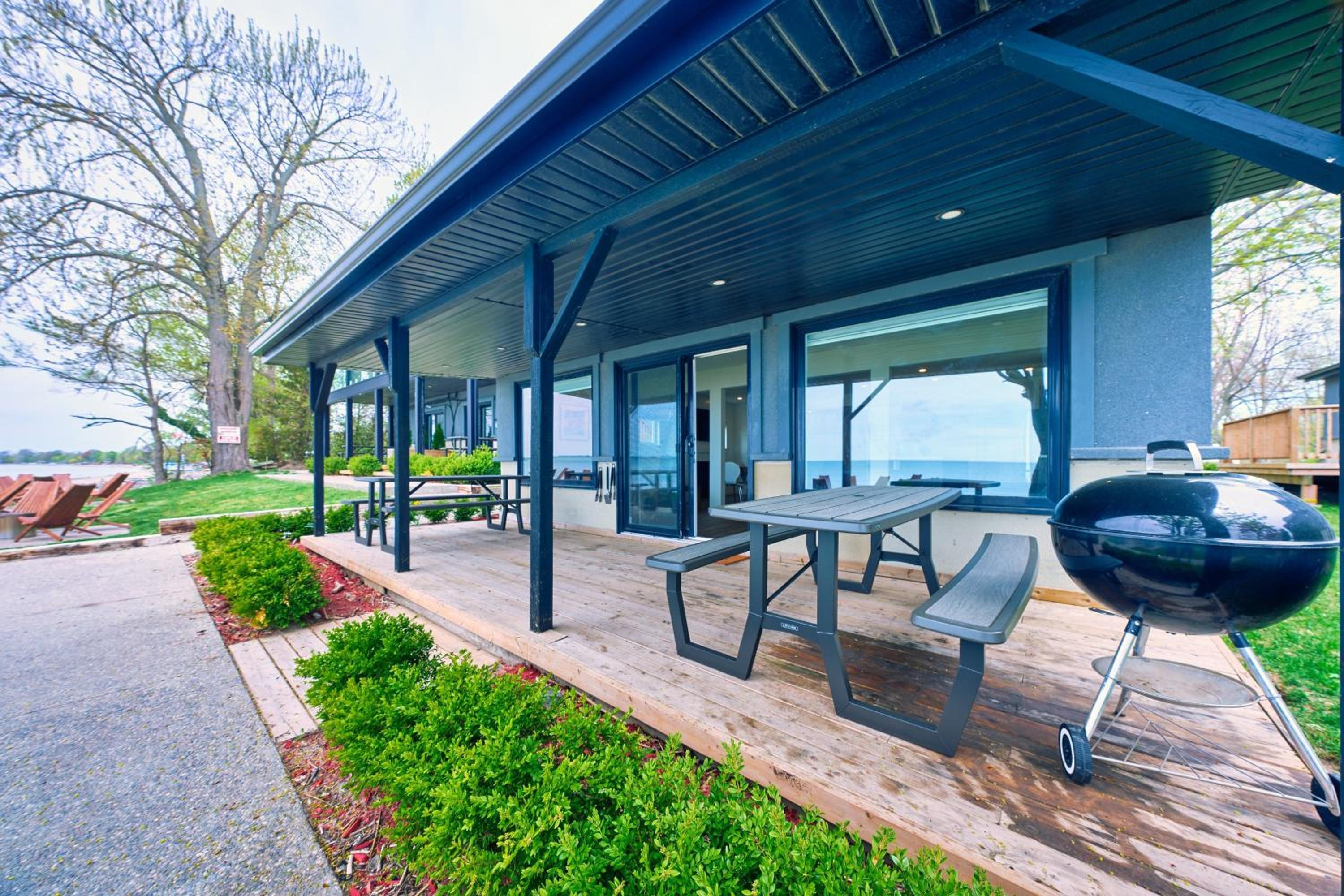 The Long Beach Resort - Beachfront Cottages & Townhouse Suites