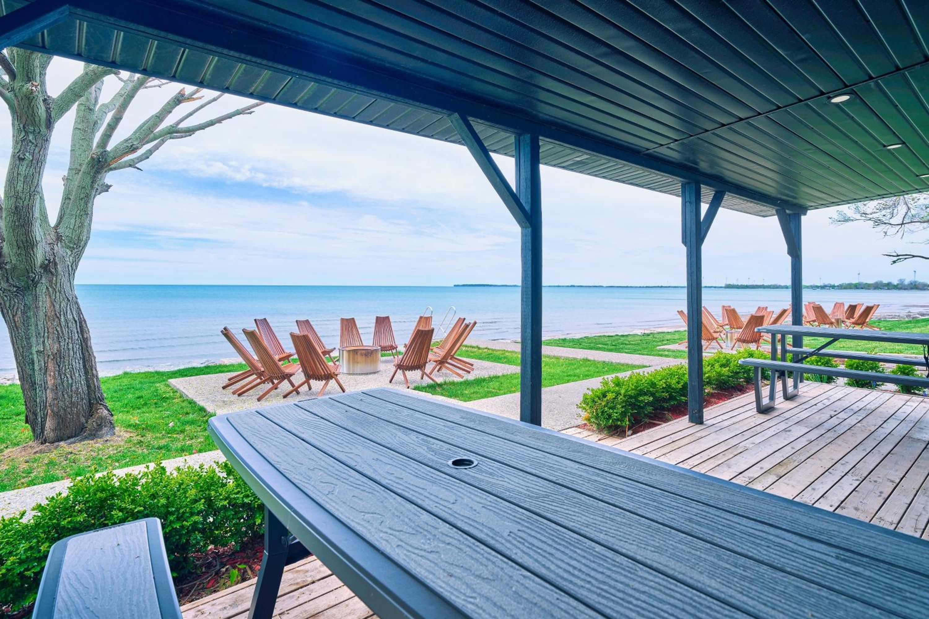The Long Beach Resort - Beachfront Cottages & Townhouse Suites