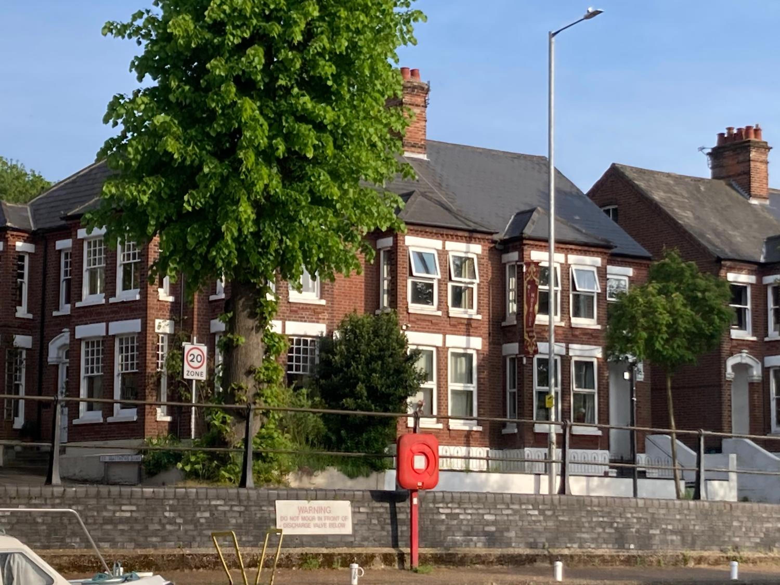 Riverside Hotel