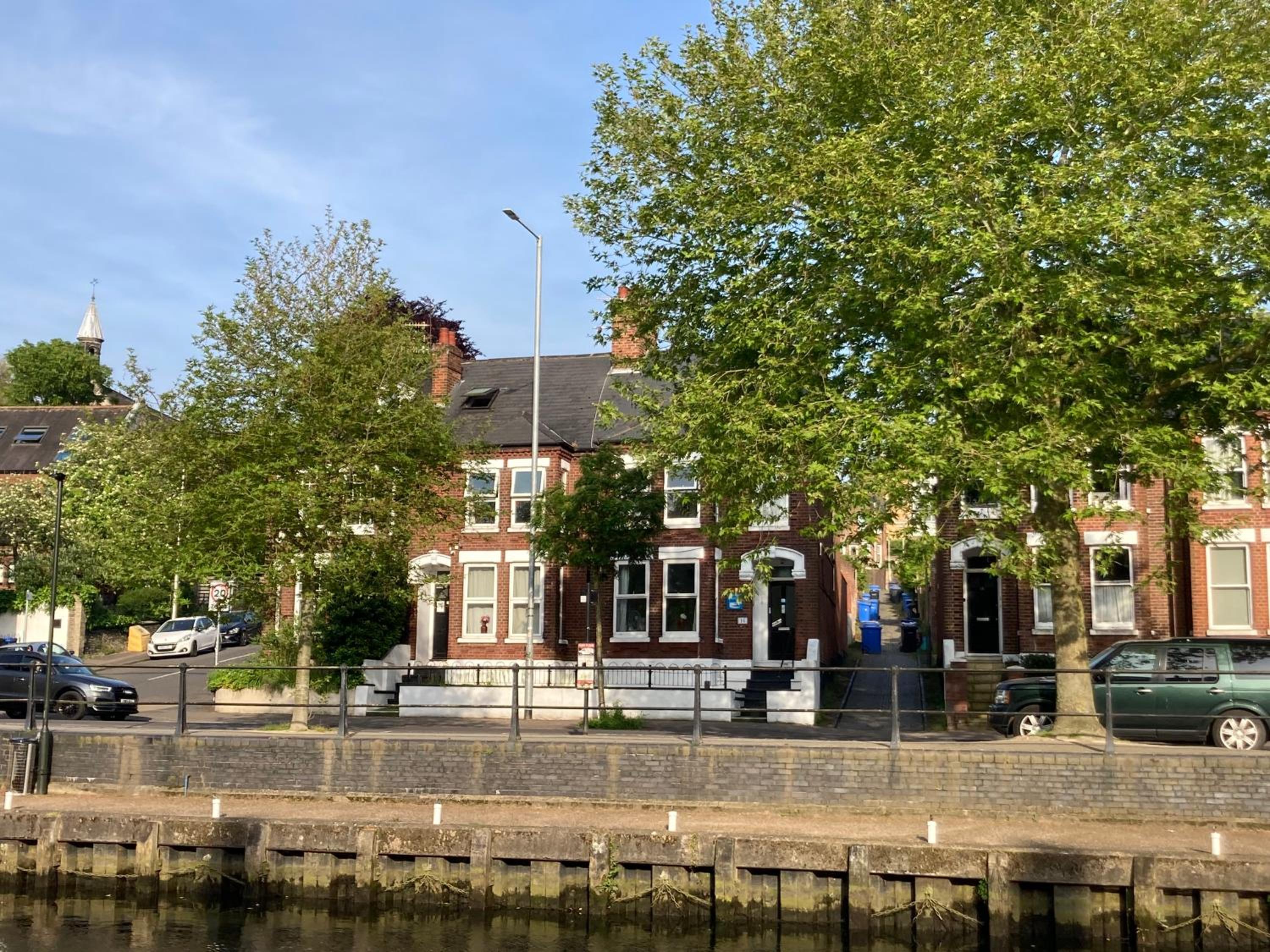 Riverside Hotel