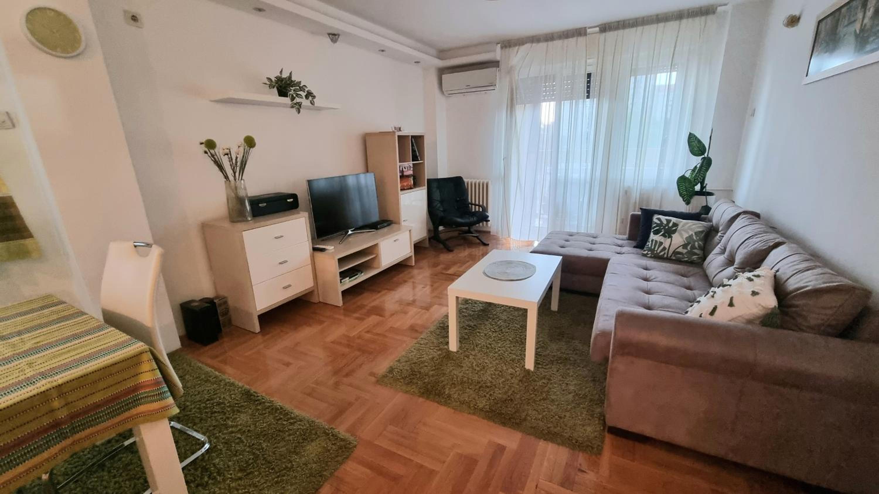 123 Apartment with Garage view 4