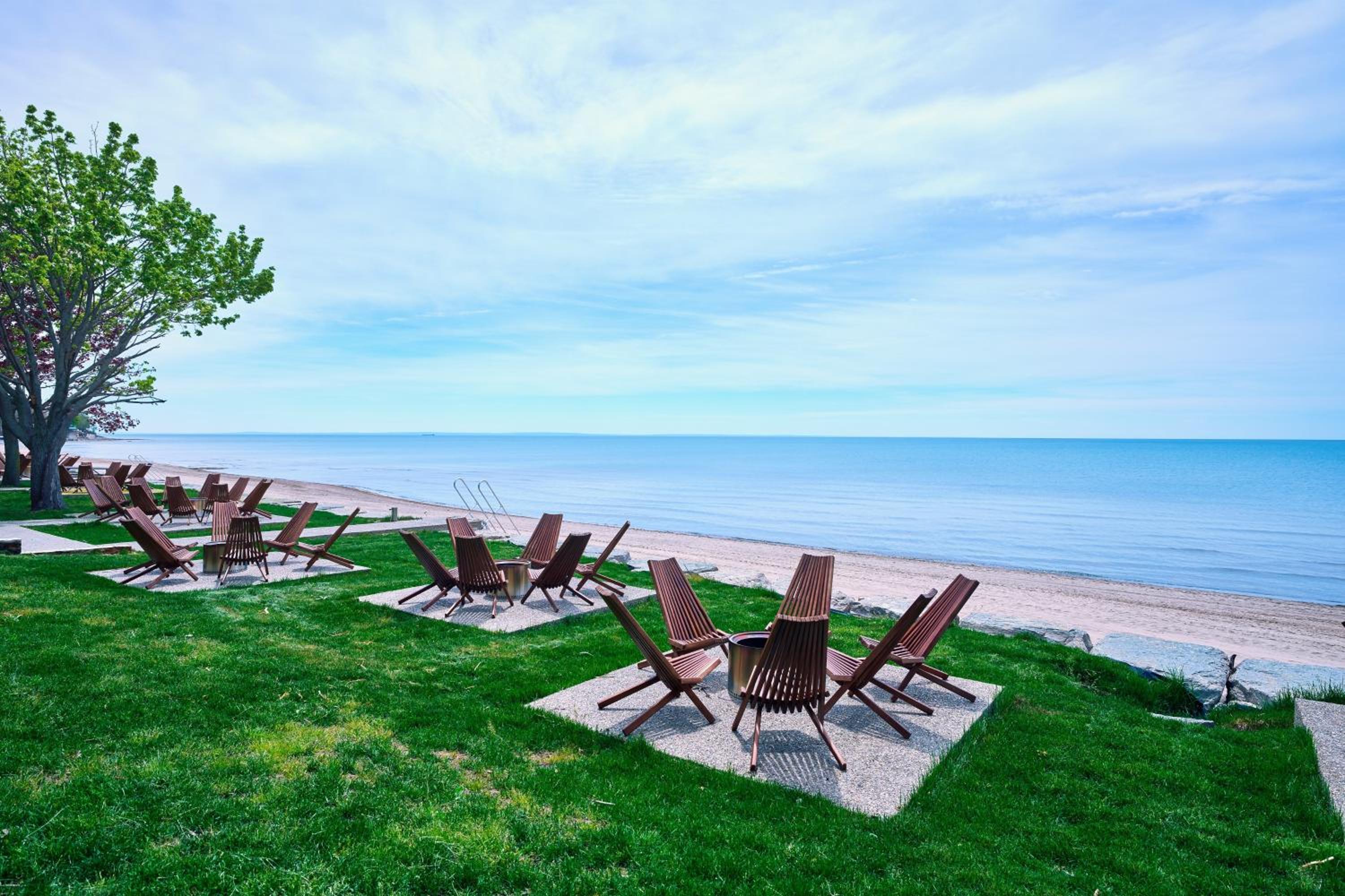 The Long Beach Resort - Beachfront Cottages & Townhouse Suites