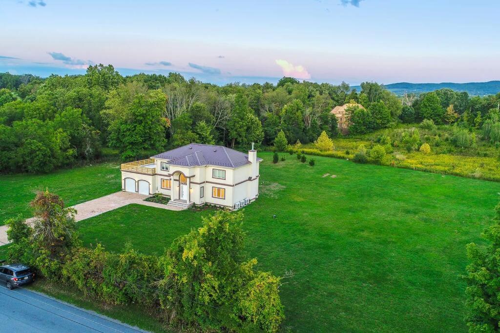 Luxurious New Countryside Home