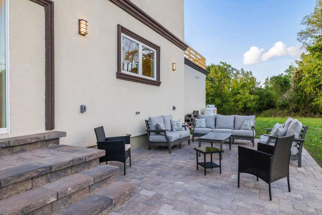 Luxurious New Countryside Home