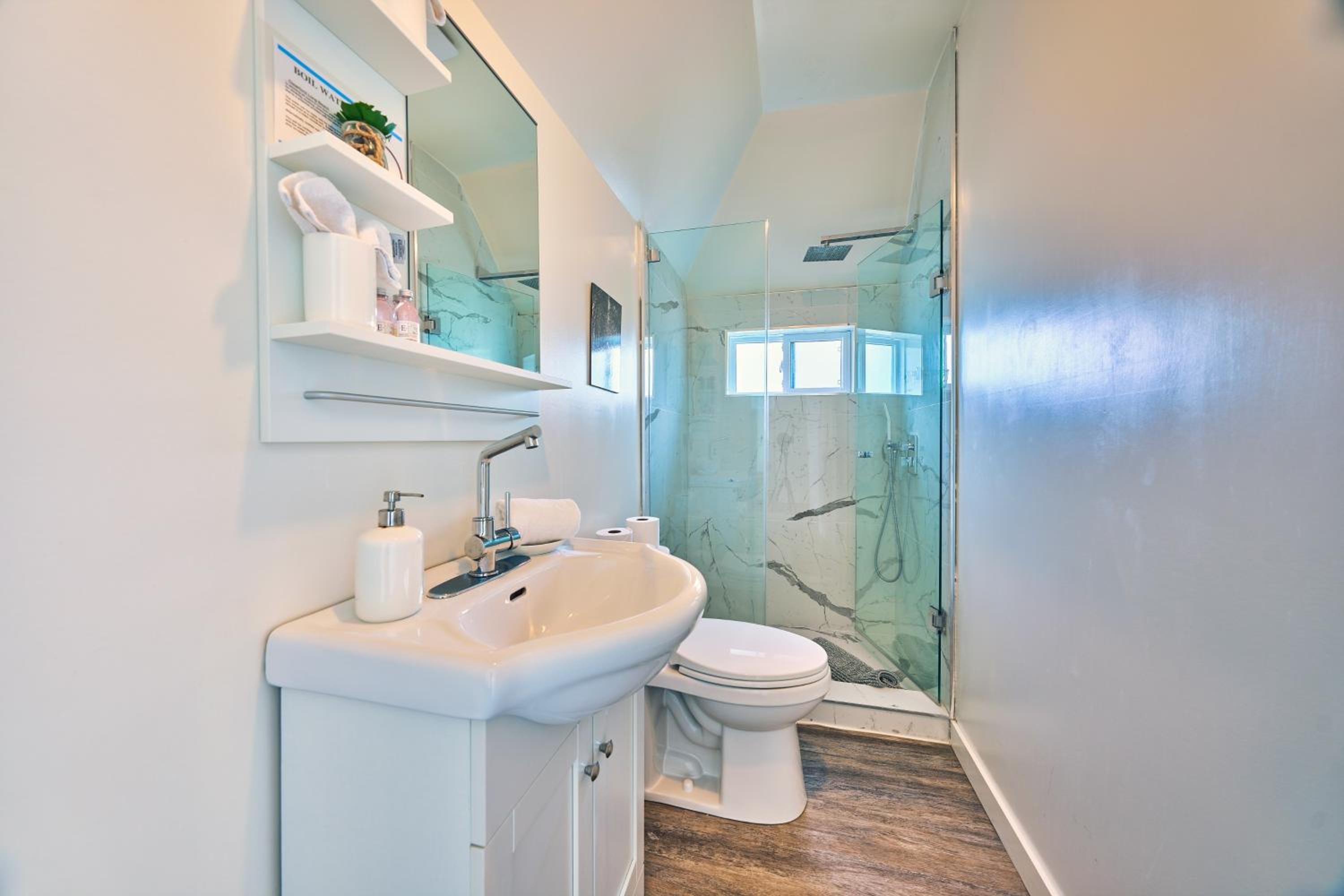 The Long Beach Resort - Beachfront Cottages & Townhouse Suites