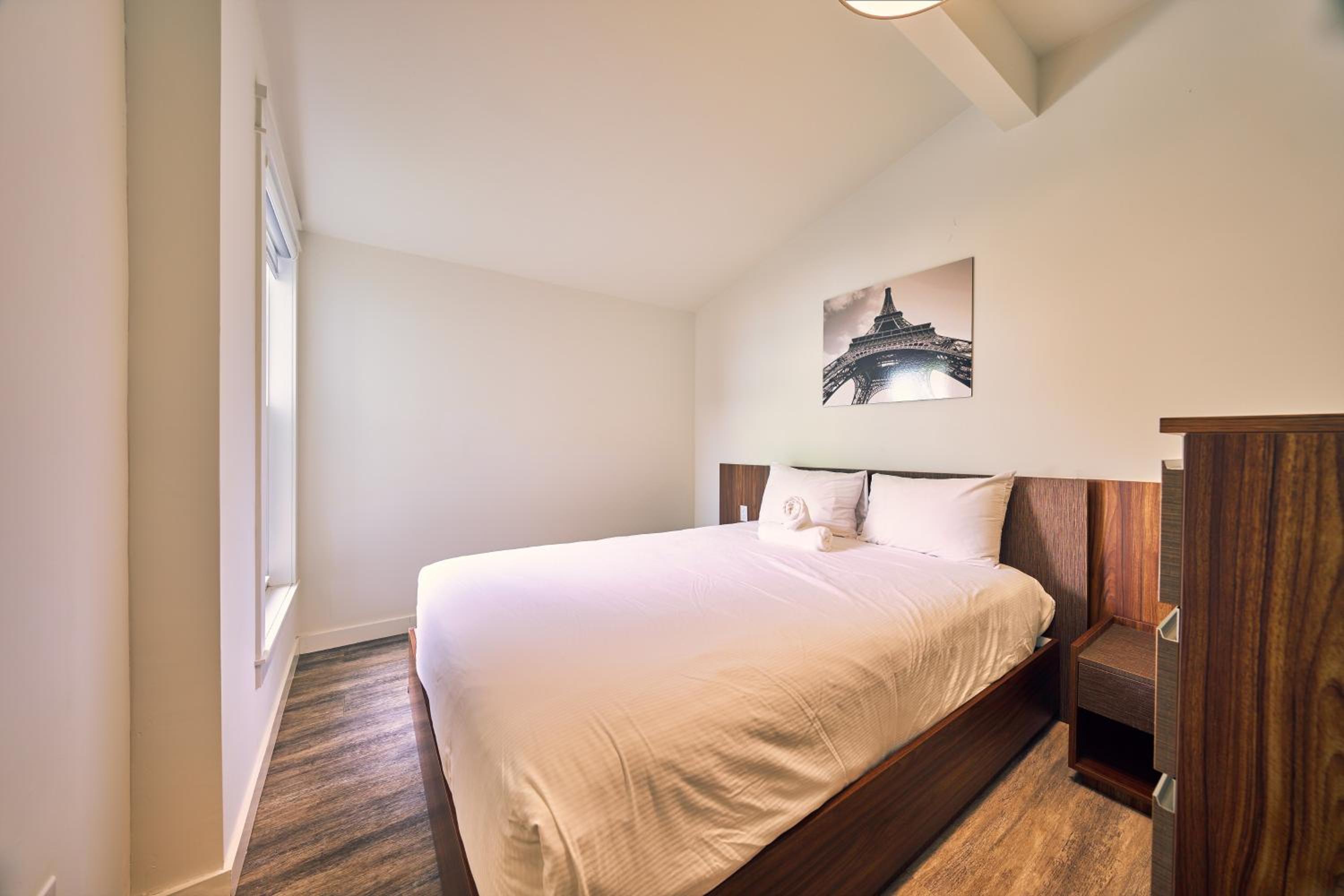 The Long Beach Resort - Beachfront Cottages & Townhouse Suites