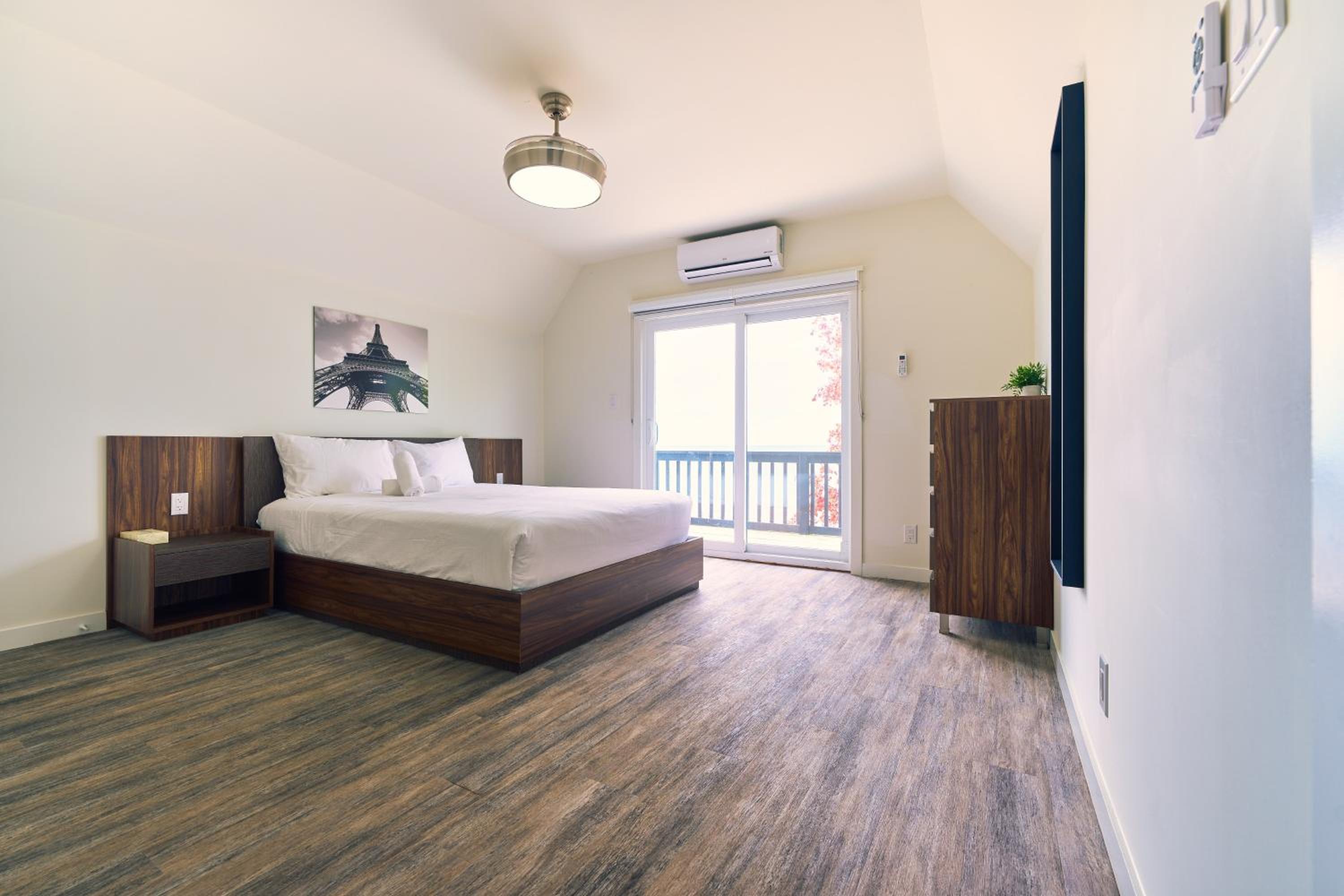 The Long Beach Resort - Beachfront Cottages & Townhouse Suites