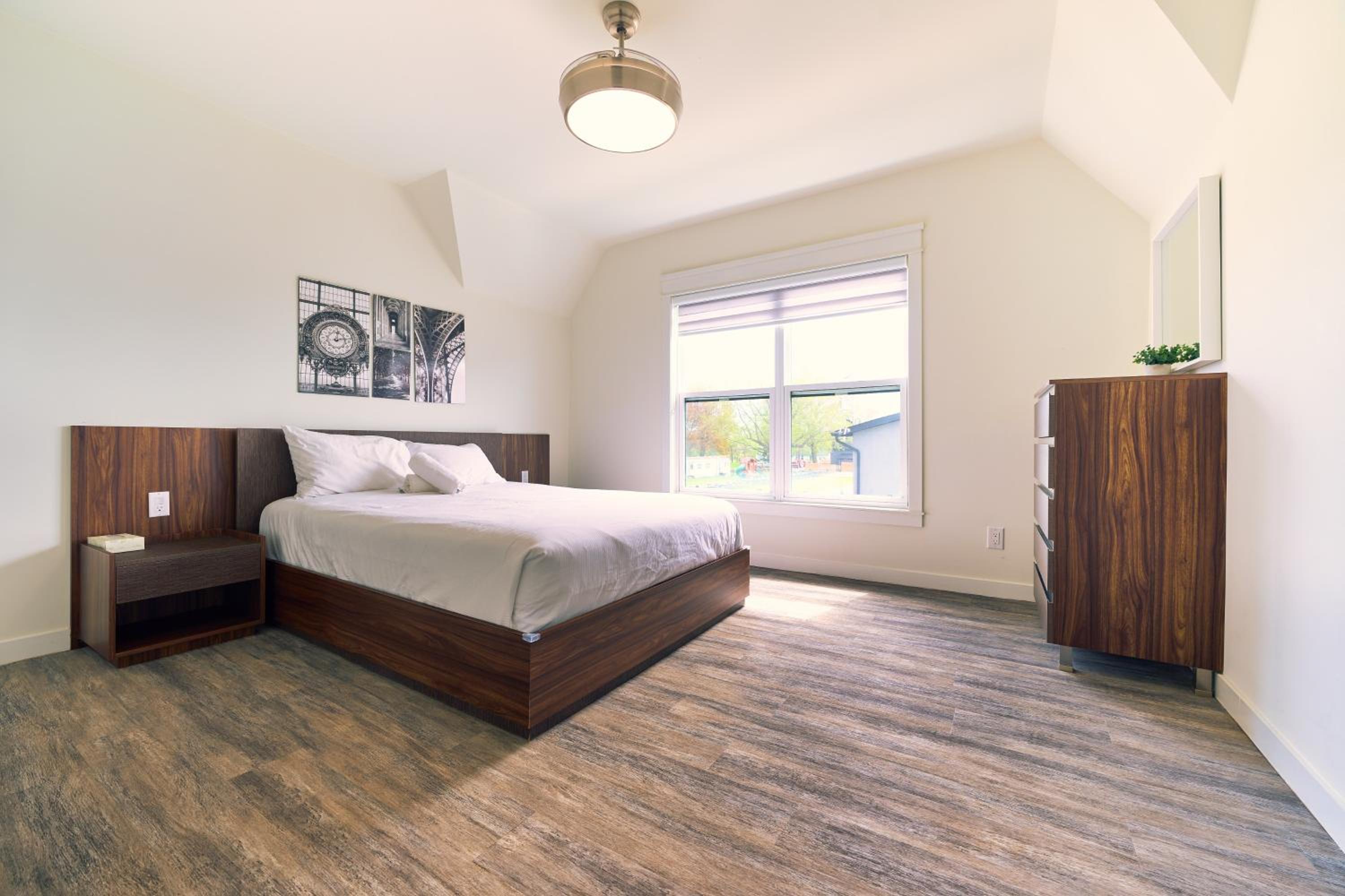 The Long Beach Resort - Beachfront Cottages & Townhouse Suites