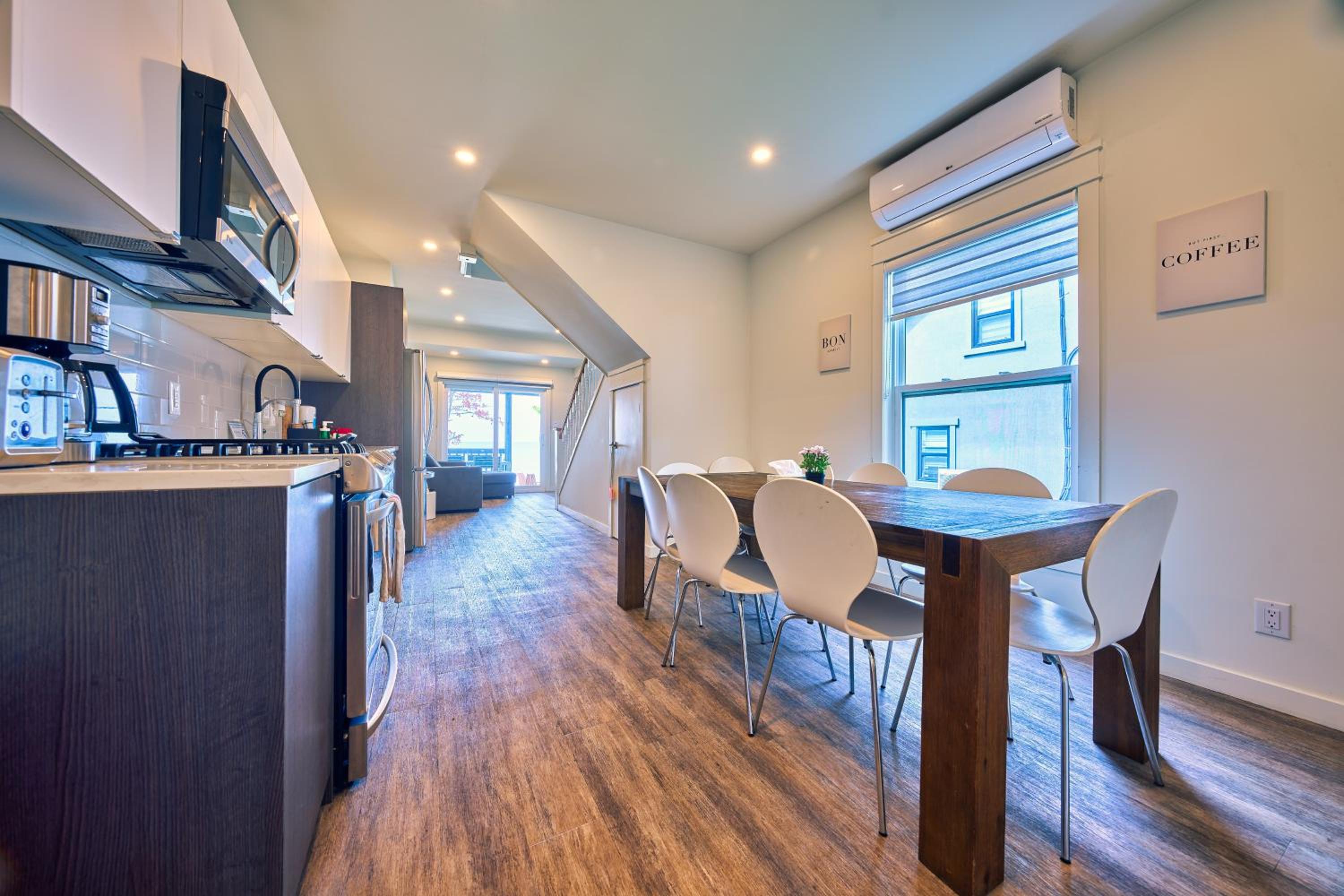 The Long Beach Resort - Beachfront Cottages & Townhouse Suites