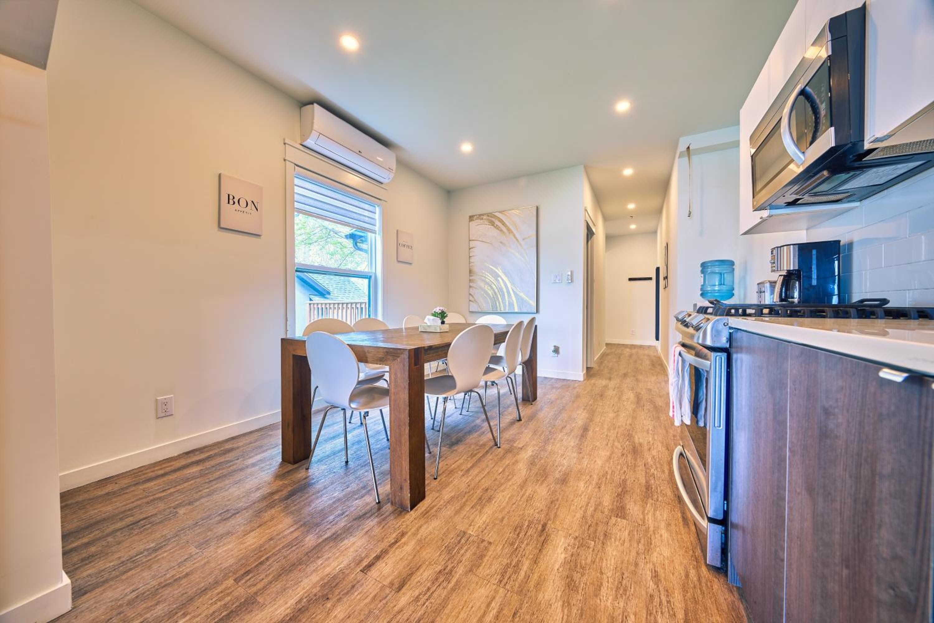 The Long Beach Resort - Beachfront Cottages & Townhouse Suites