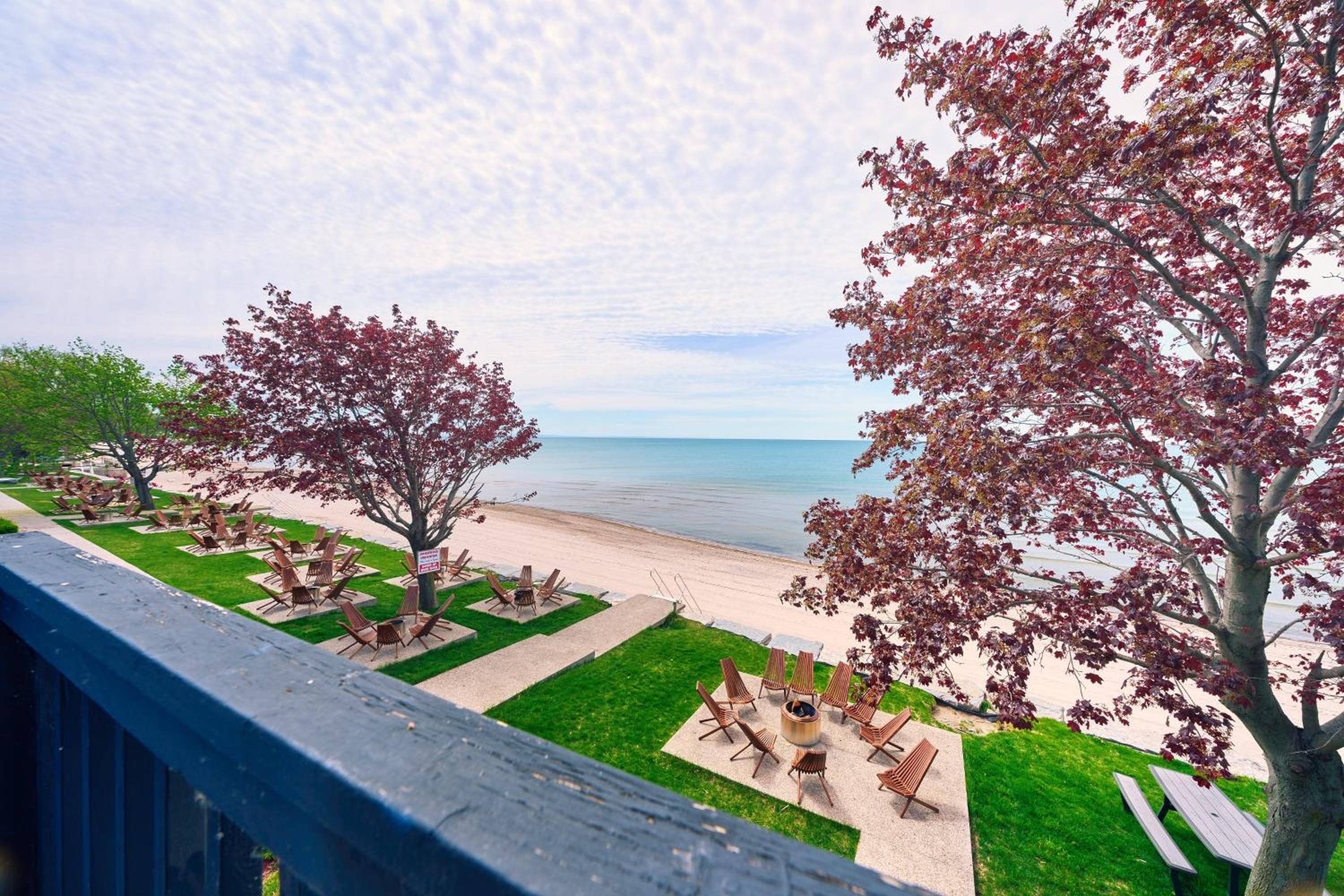 The Long Beach Resort - Beachfront Cottages & Townhouse Suites