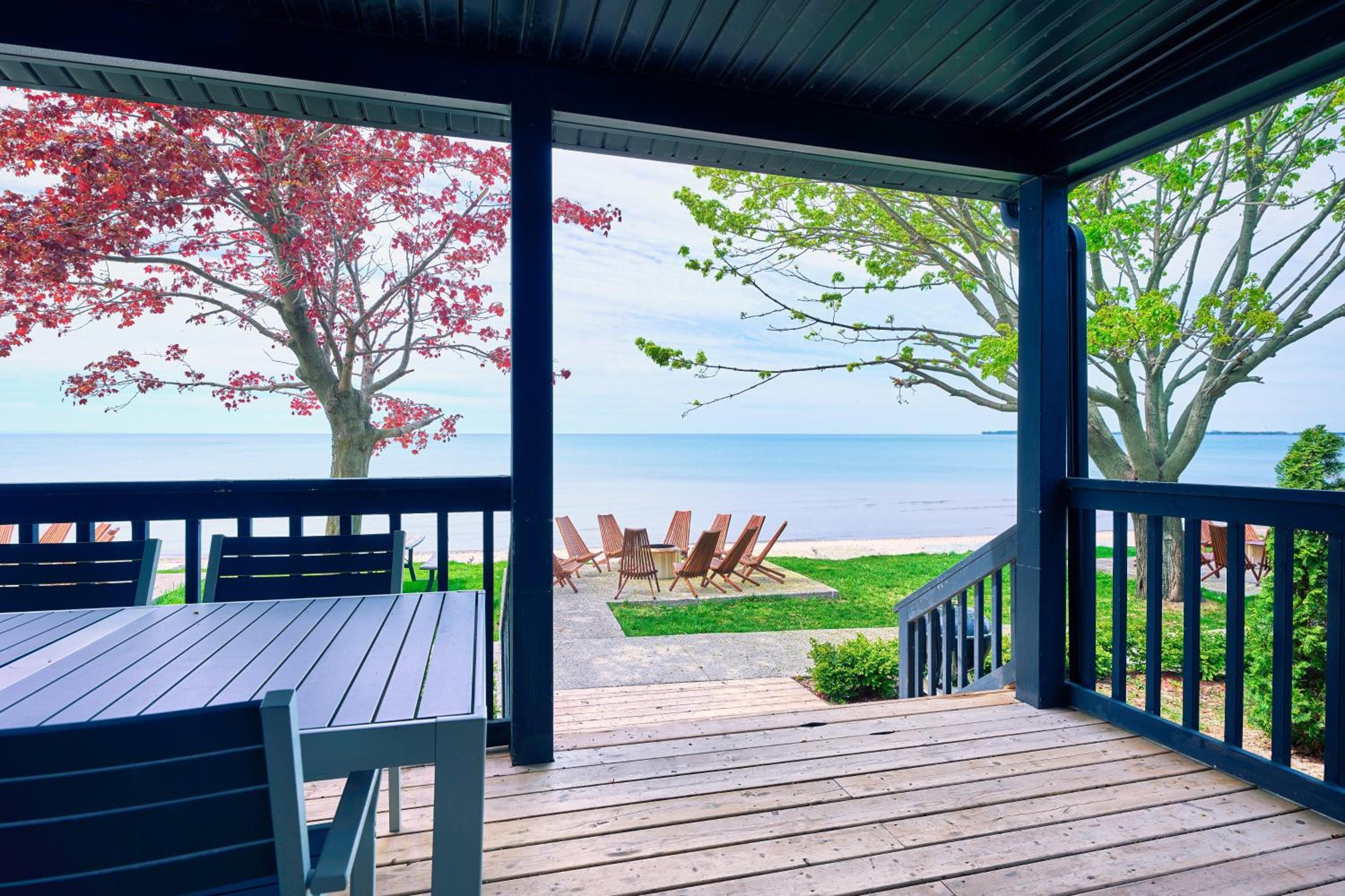 The Long Beach Resort - Beachfront Cottages & Townhouse Suites