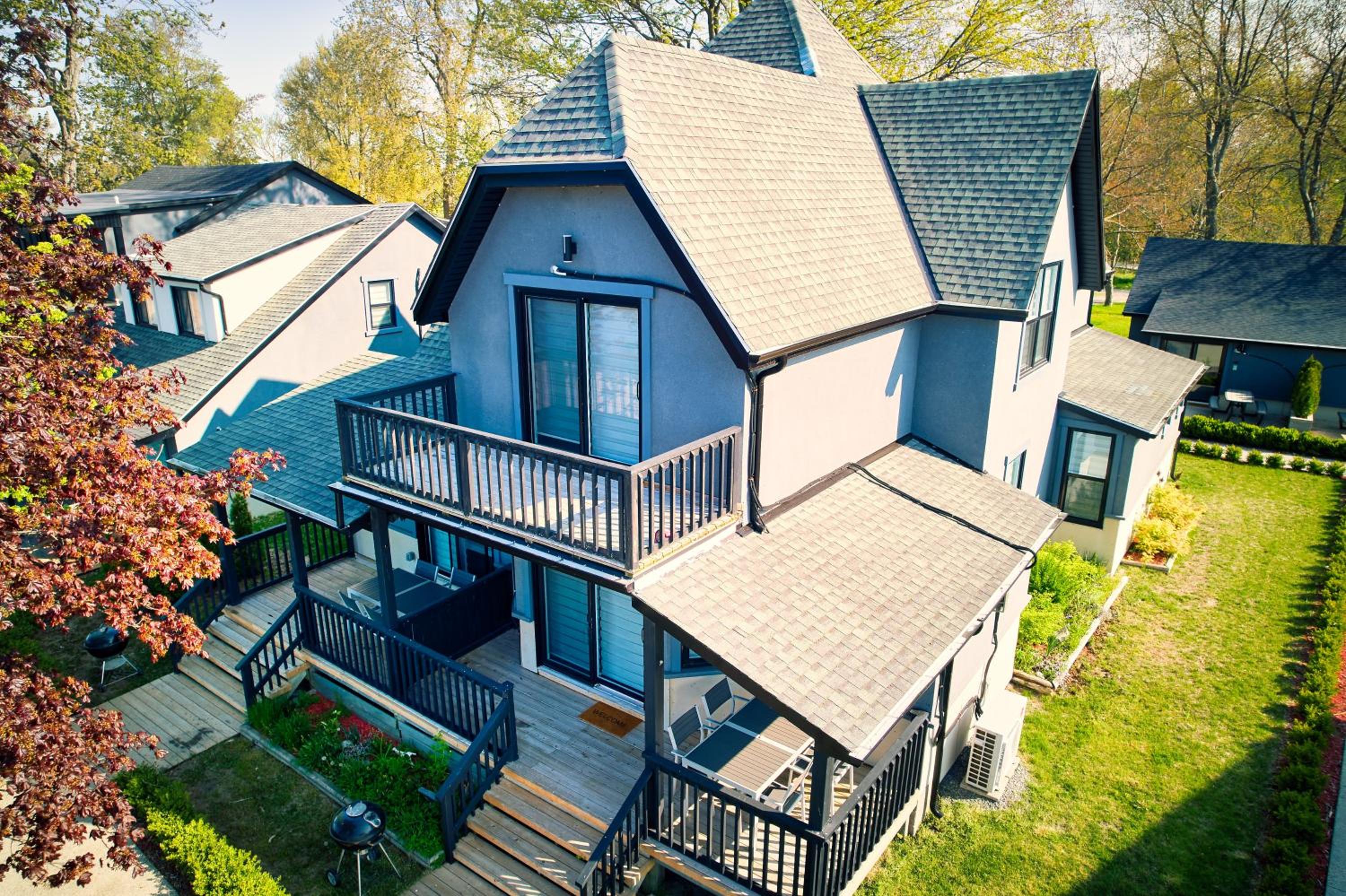 The Long Beach Resort - Beachfront Cottages & Townhouse Suites