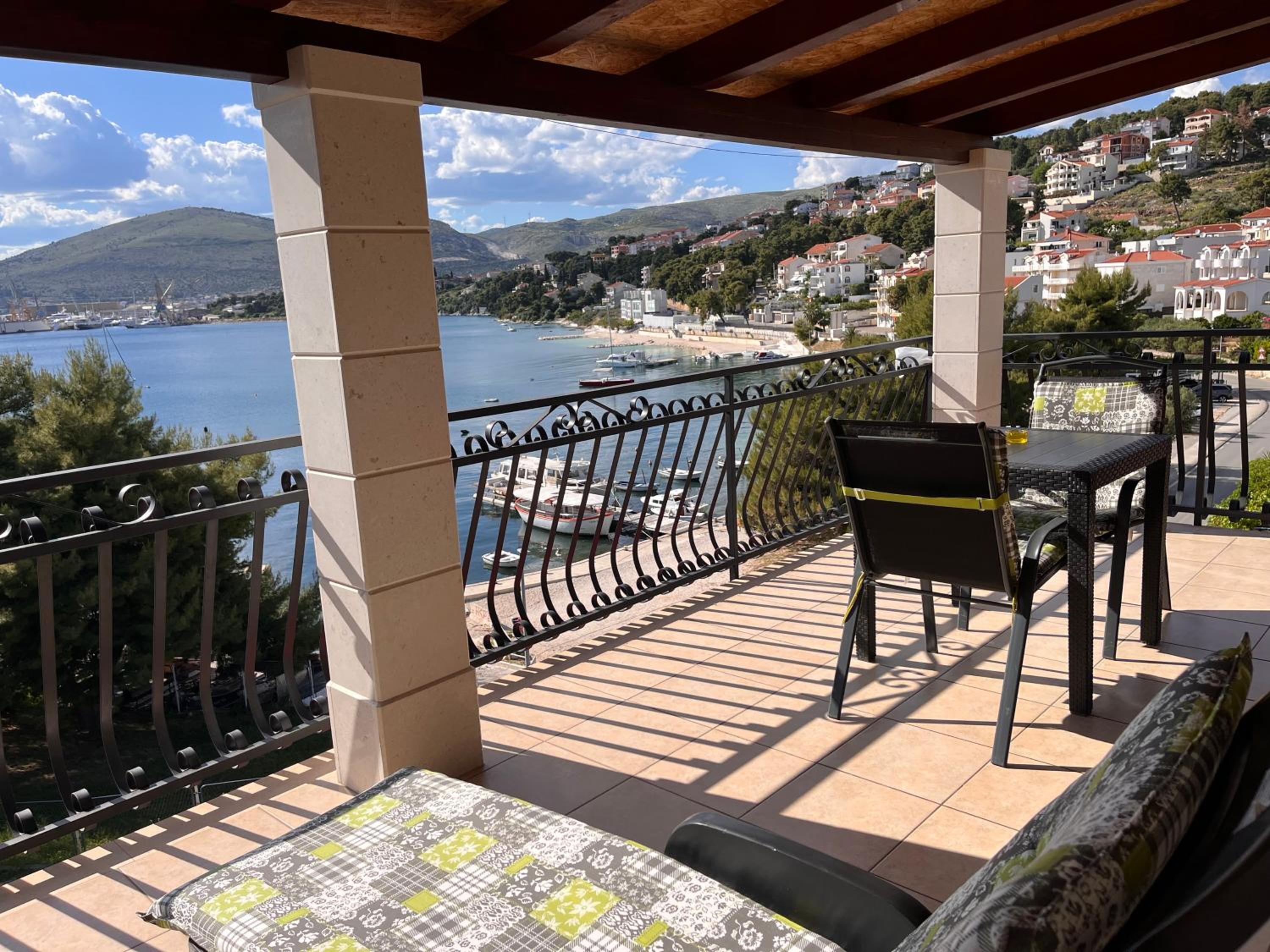 Sea view apartment-20 m from the sea view 5