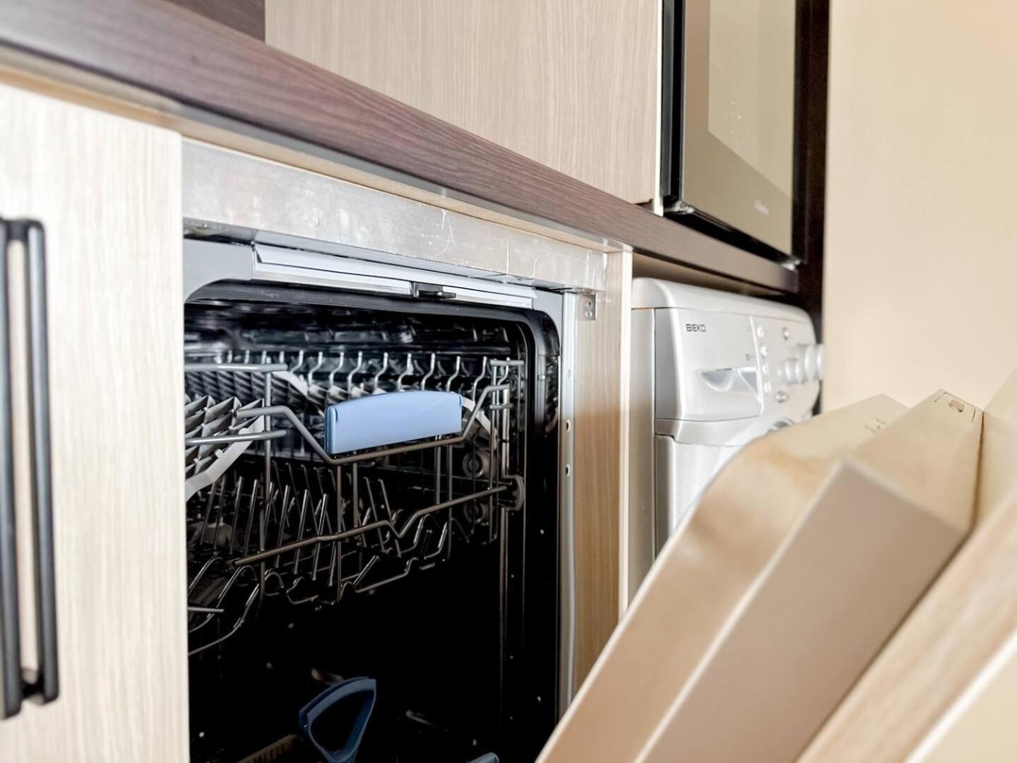 Nomad Friendly Free Parking Kitchen Ac