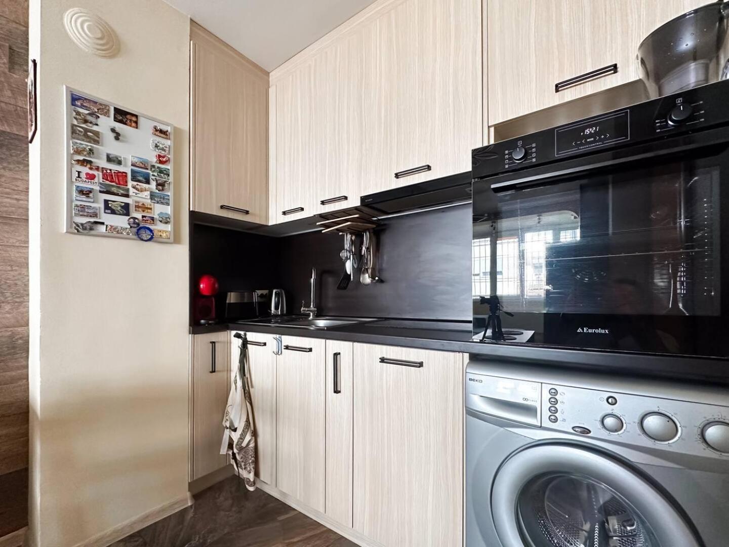Nomad Friendly Free Parking Kitchen Ac