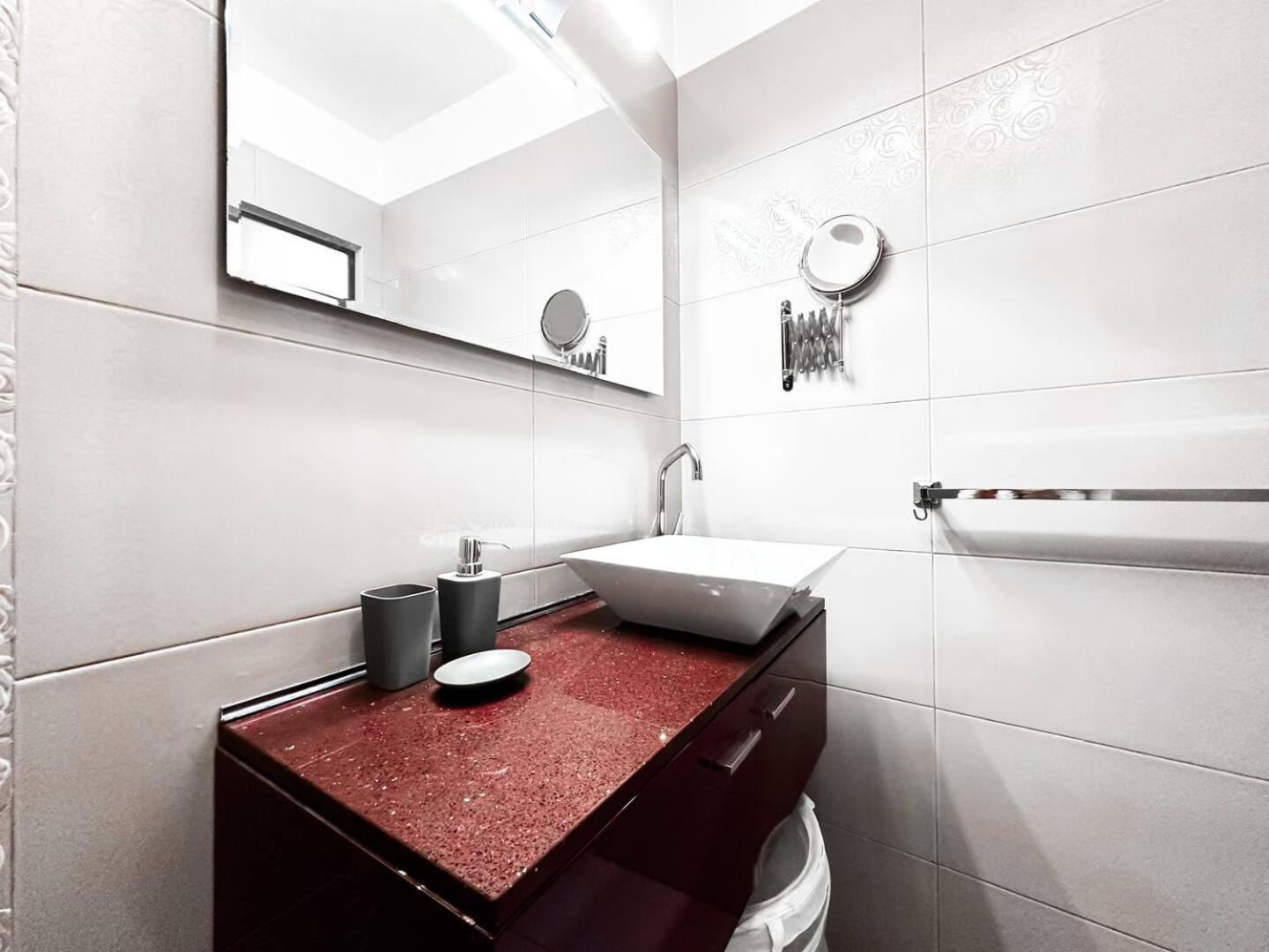 Nomad Friendly Free Parking Kitchen Ac