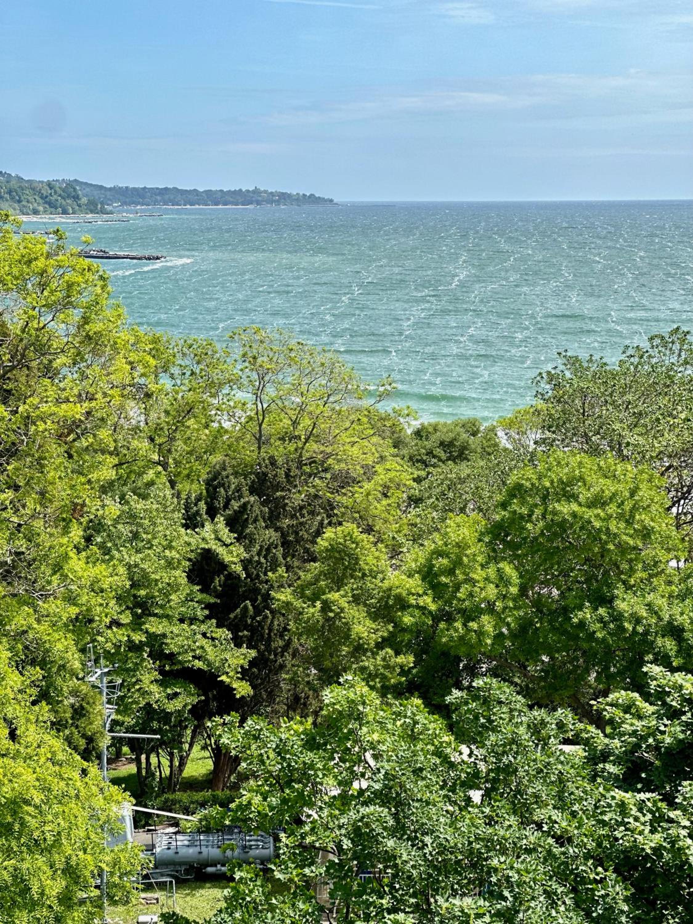 Glarus Apartment with Infinity Sea View