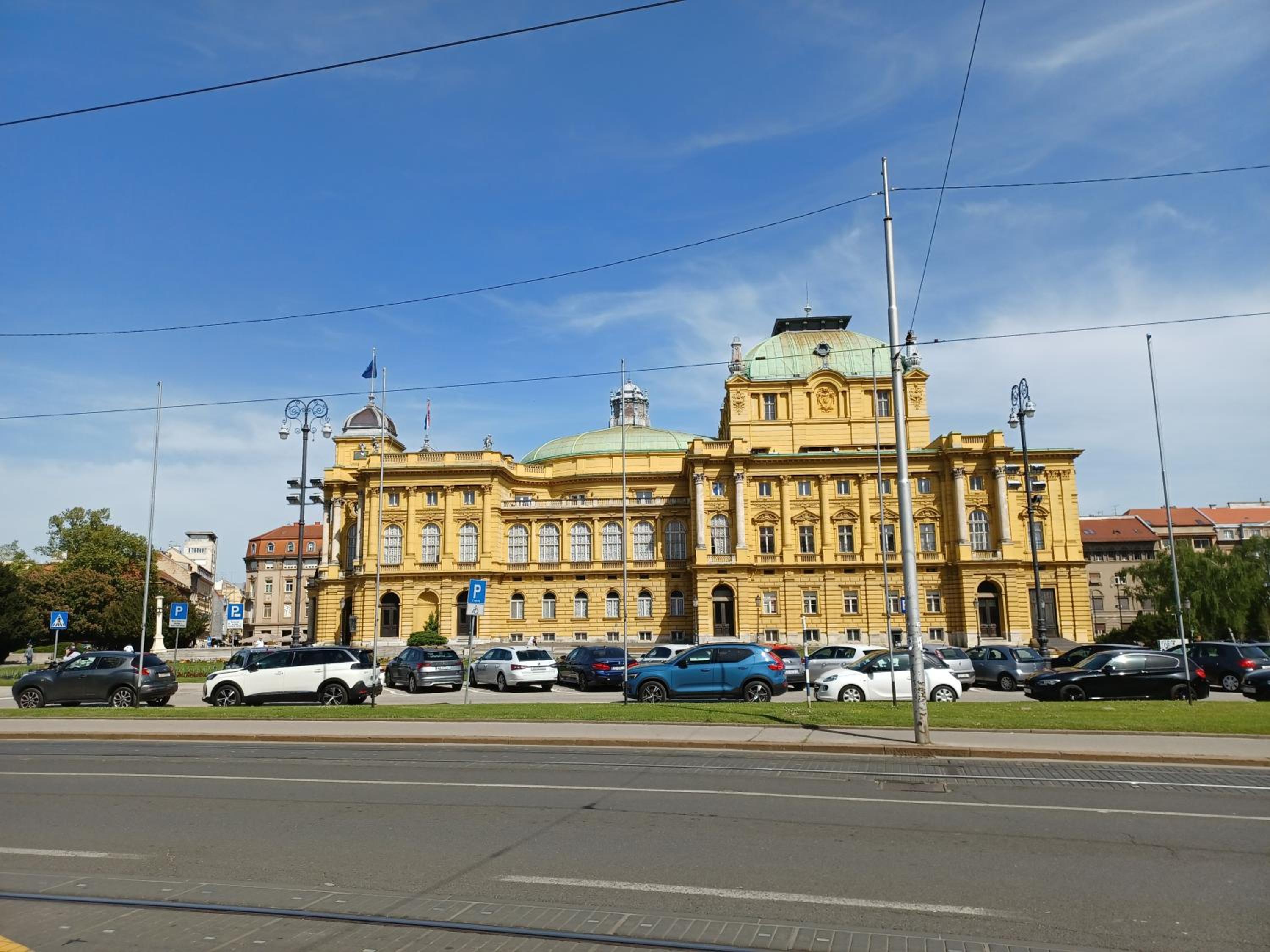 Apartment Theatrum