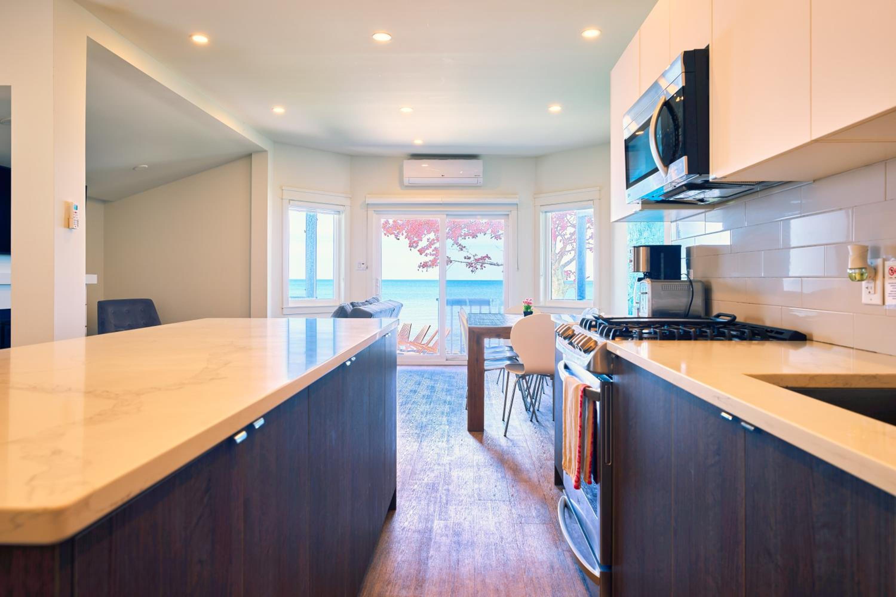 The Long Beach Resort - Beachfront Cottages & Townhouse Suites