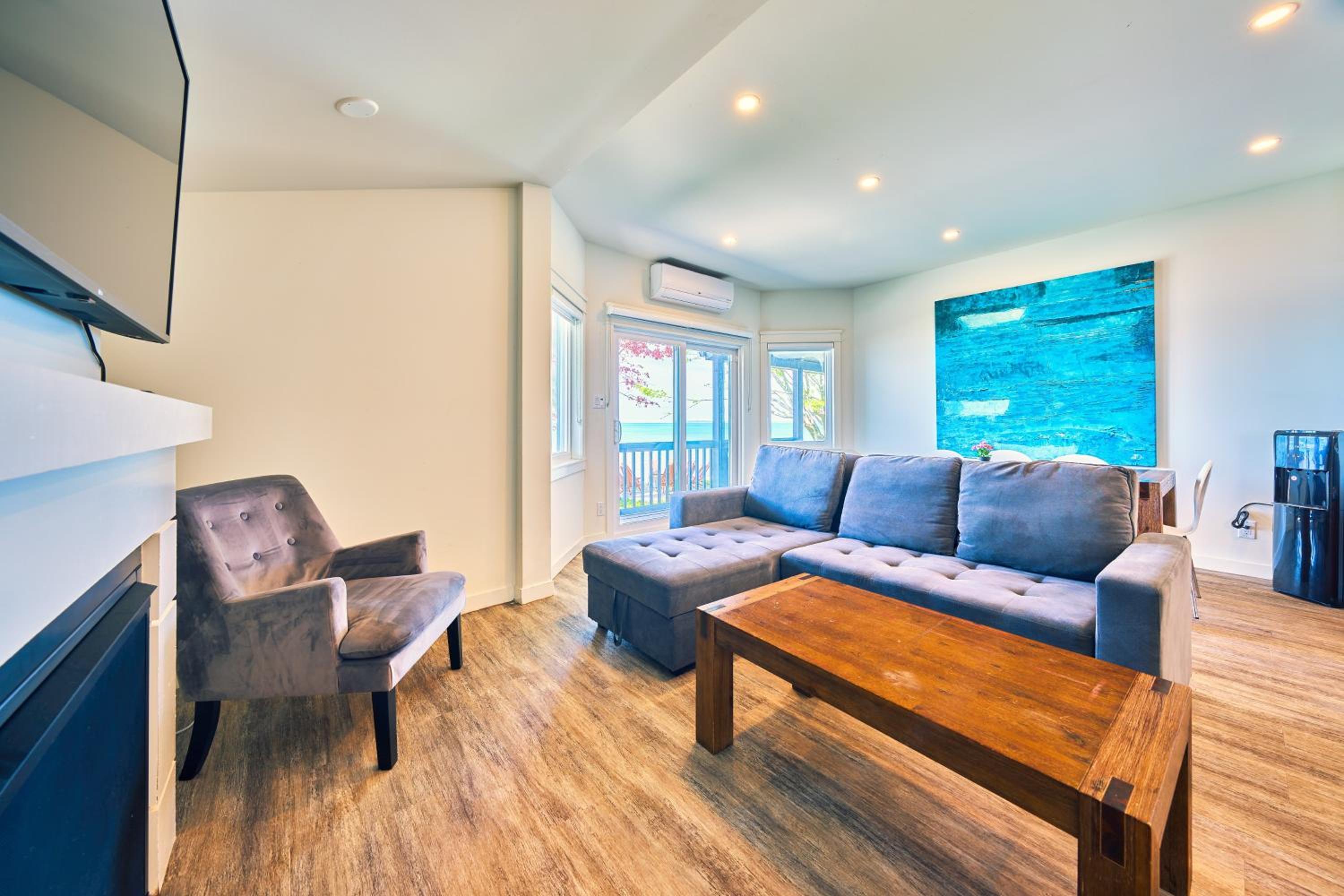 The Long Beach Resort - Beachfront Cottages & Townhouse Suites