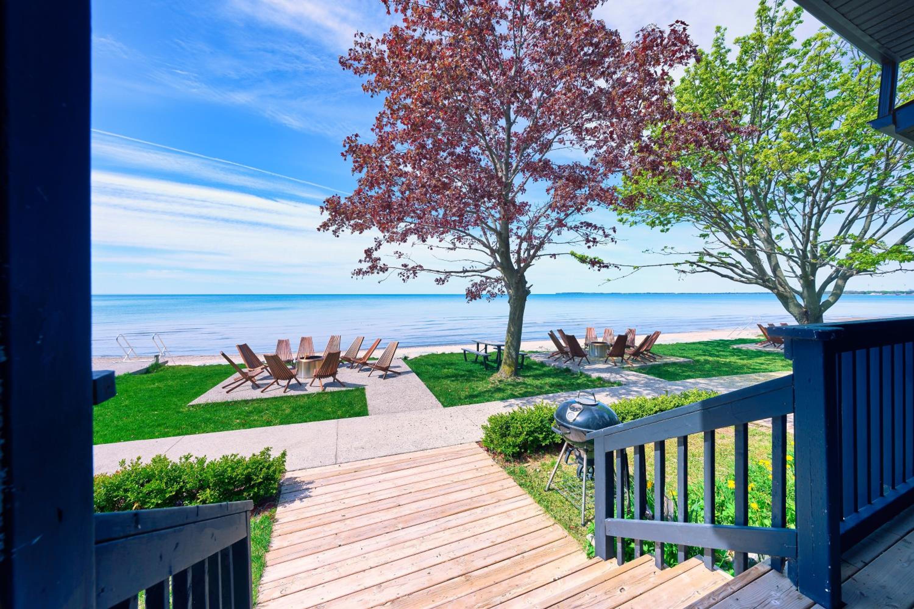 The Long Beach Resort - Beachfront Cottages & Townhouse Suites