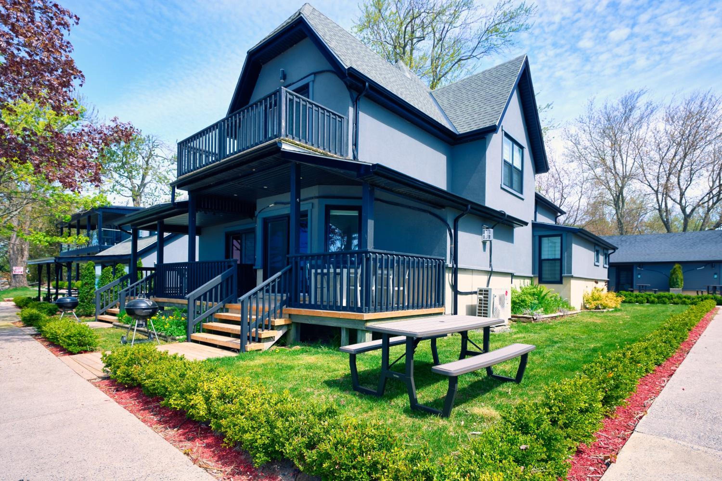 The Long Beach Resort - Beachfront Cottages & Townhouse Suites