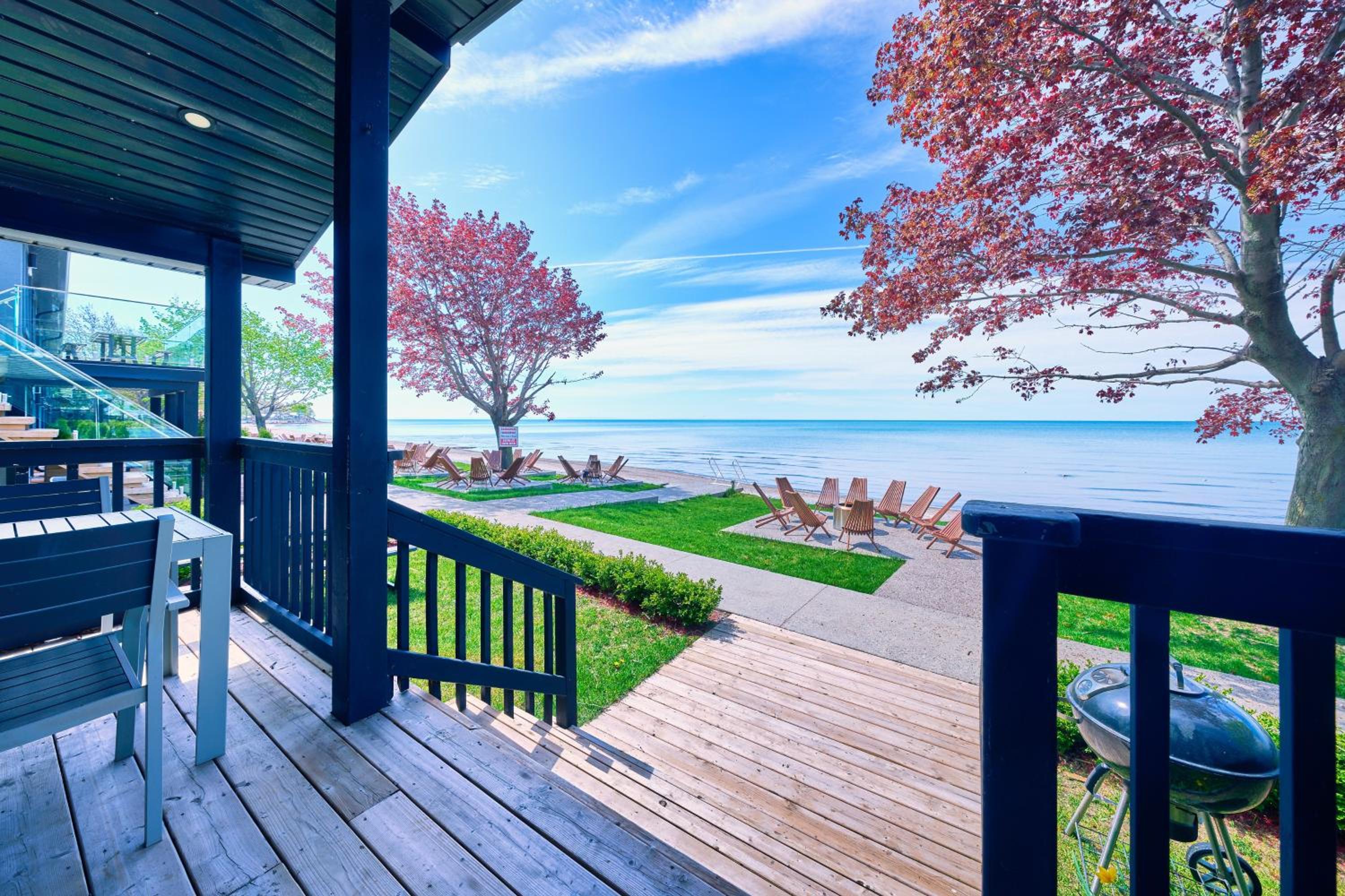 The Long Beach Resort - Beachfront Cottages & Townhouse Suites