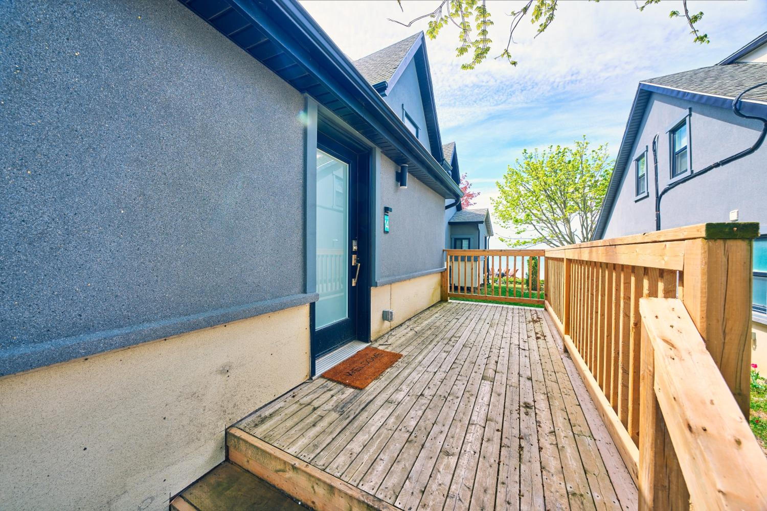 The Long Beach Resort - Beachfront Cottages & Townhouse Suites