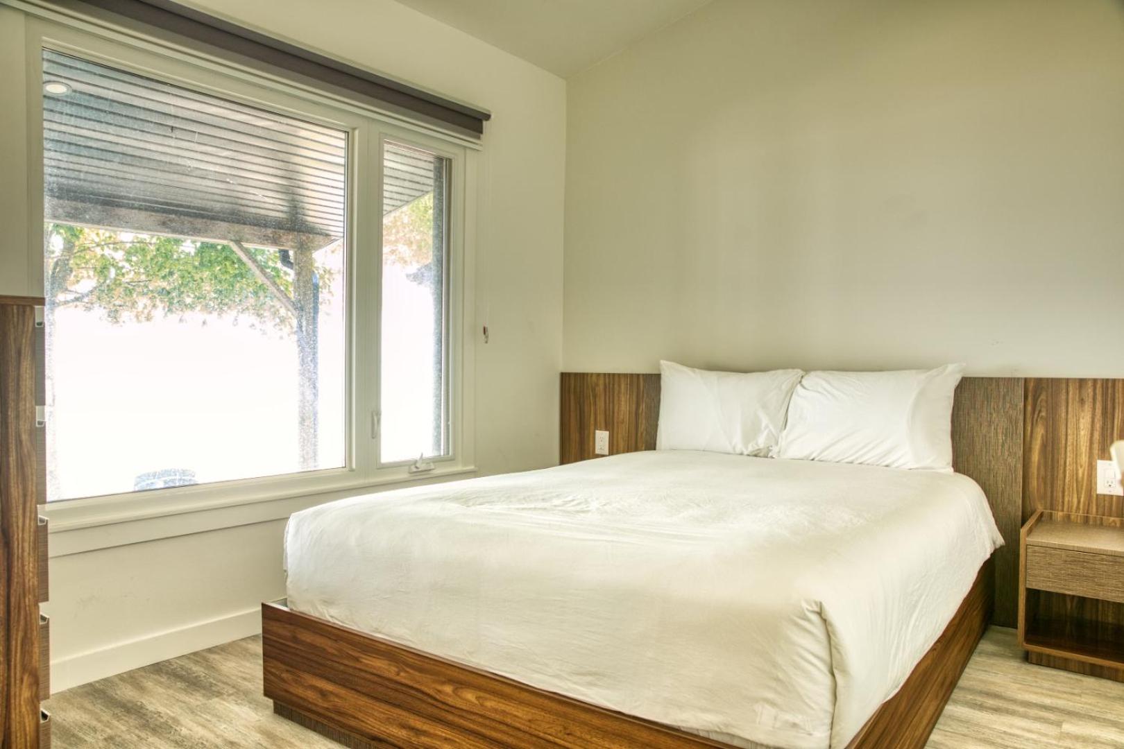 The Long Beach Resort - Beachfront Cottages & Townhouse Suites