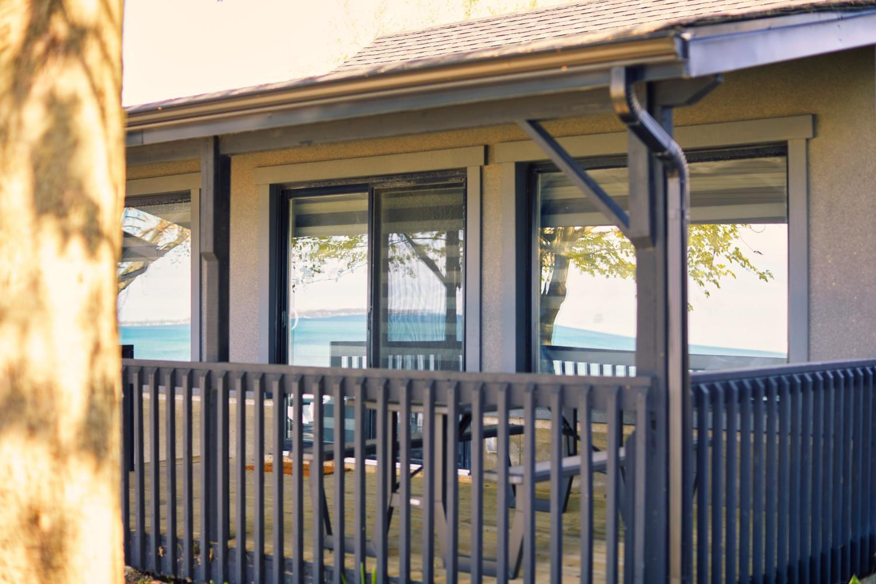 The Long Beach Resort - Beachfront Cottages & Townhouse Suites