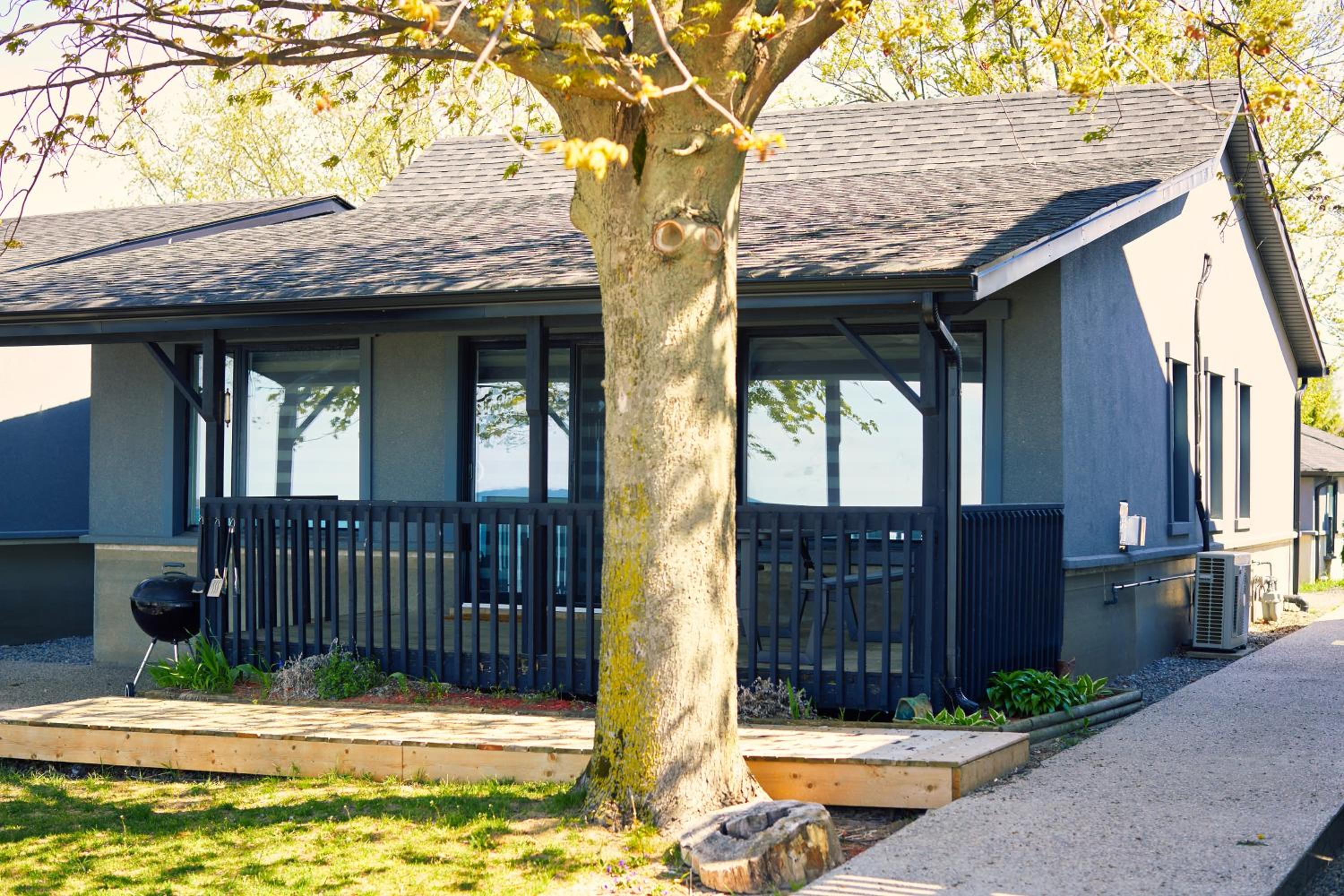 The Long Beach Resort - Beachfront Cottages & Townhouse Suites