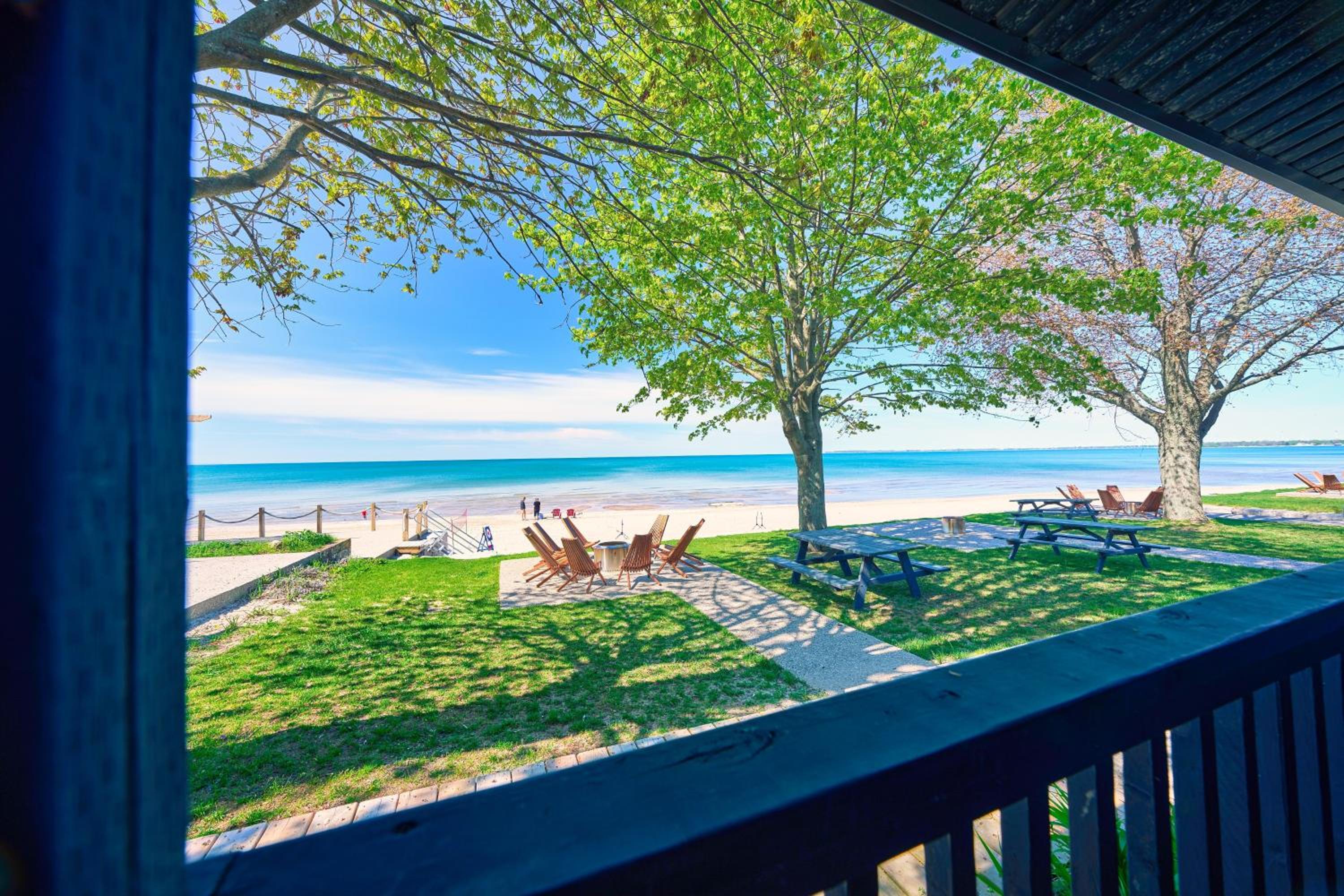 The Long Beach Resort - Beachfront Cottages & Townhouse Suites
