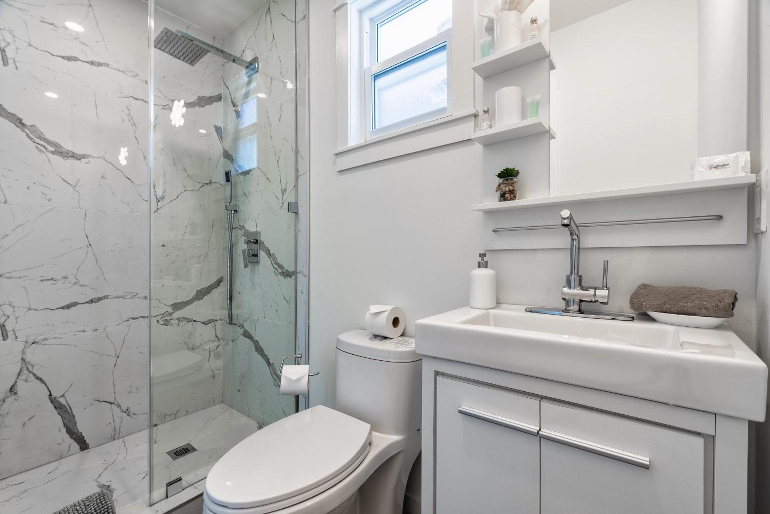 The Long Beach Resort - Beachfront Cottages & Townhouse Suites