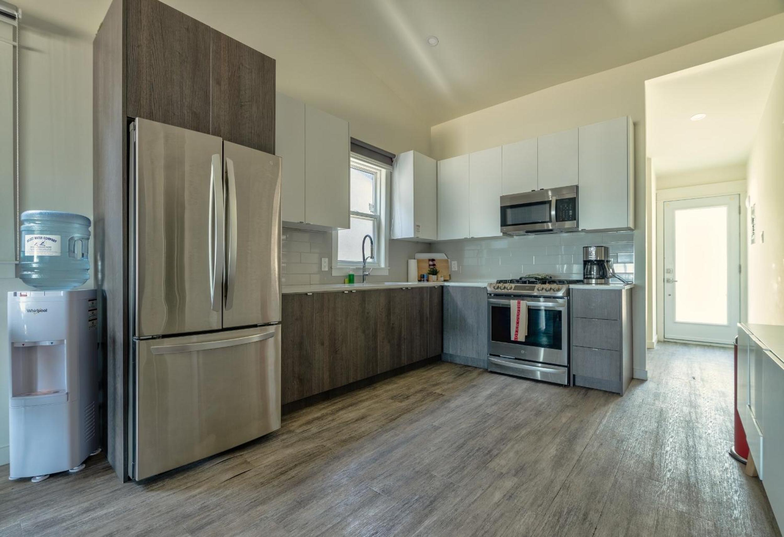 The Long Beach Resort - Beachfront Cottages & Townhouse Suites