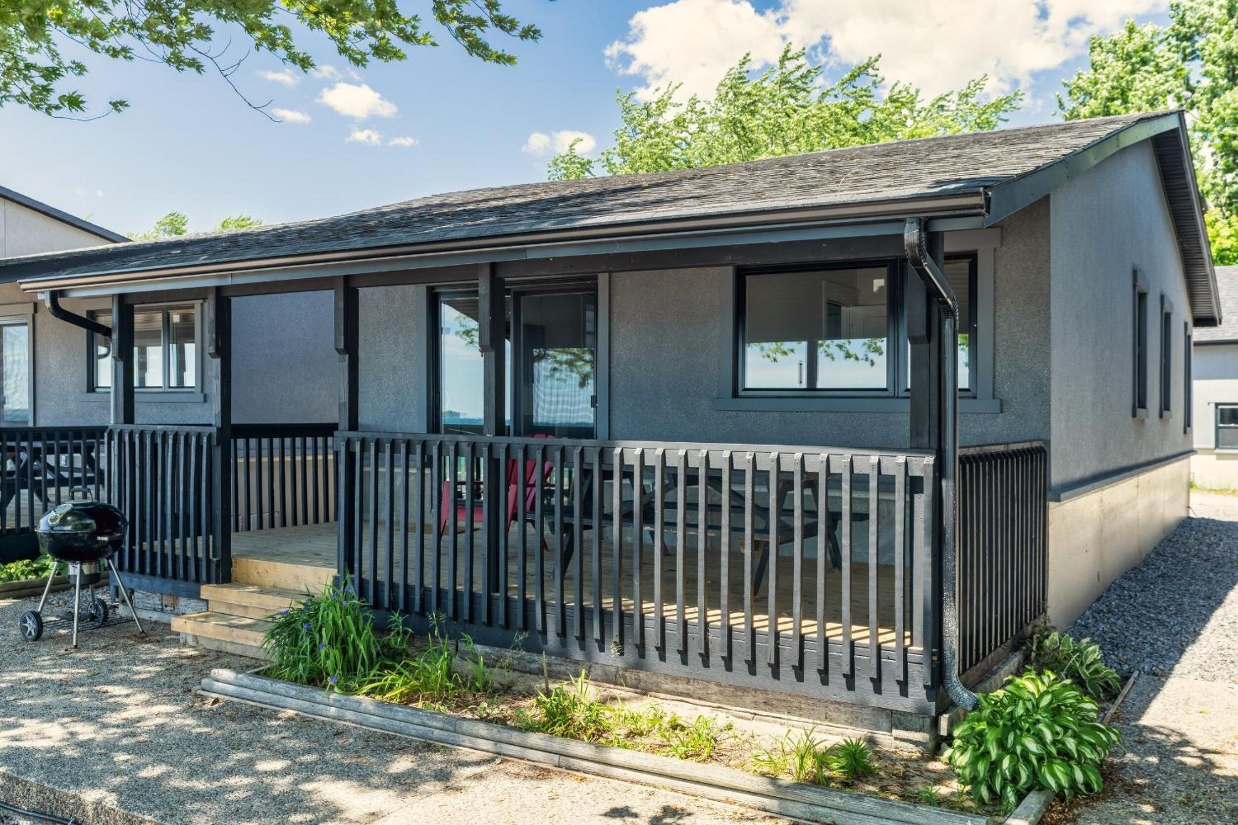 The Long Beach Resort - Beachfront Cottages & Townhouse Suites