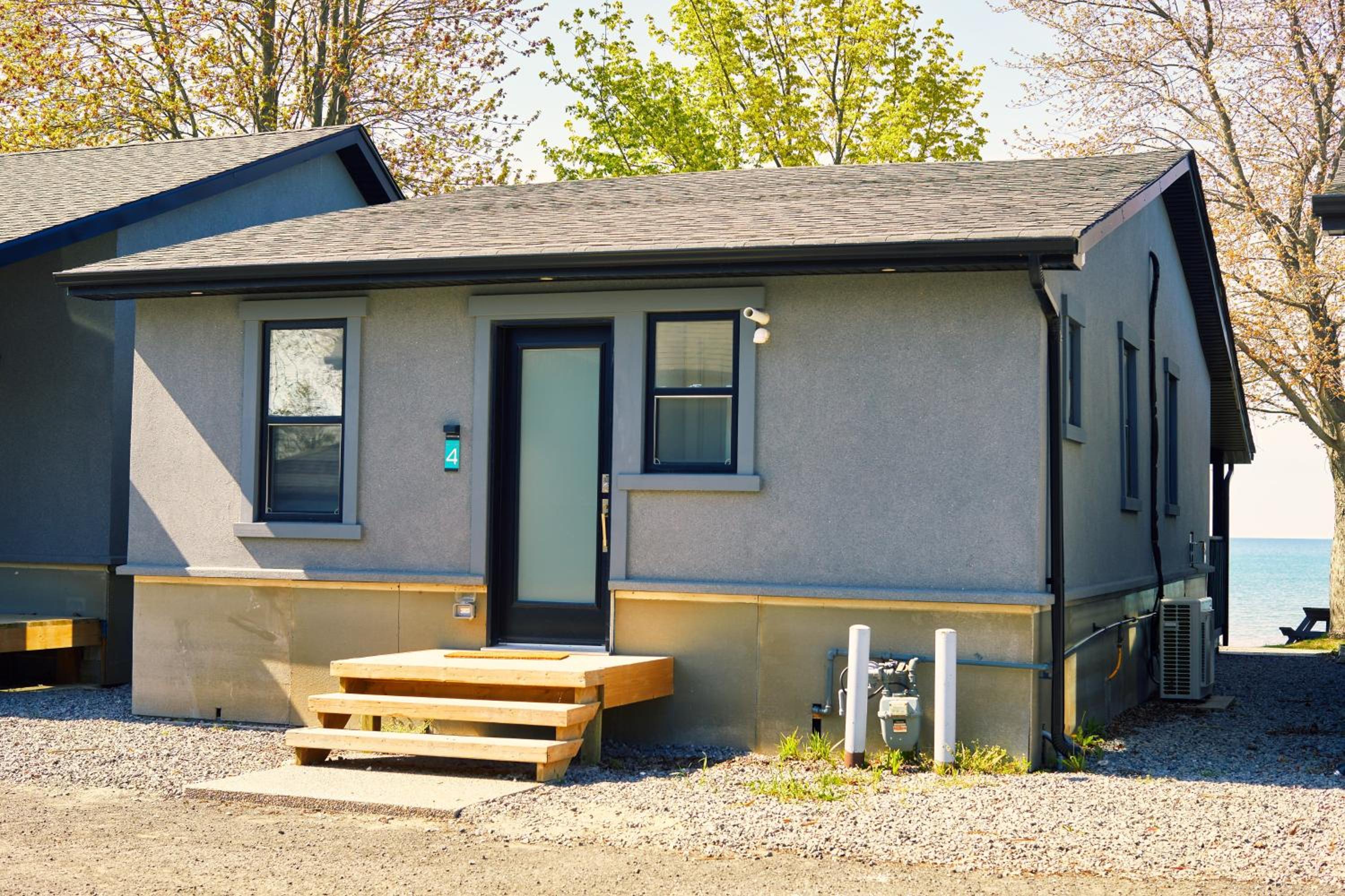 The Long Beach Resort - Beachfront Cottages & Townhouse Suites