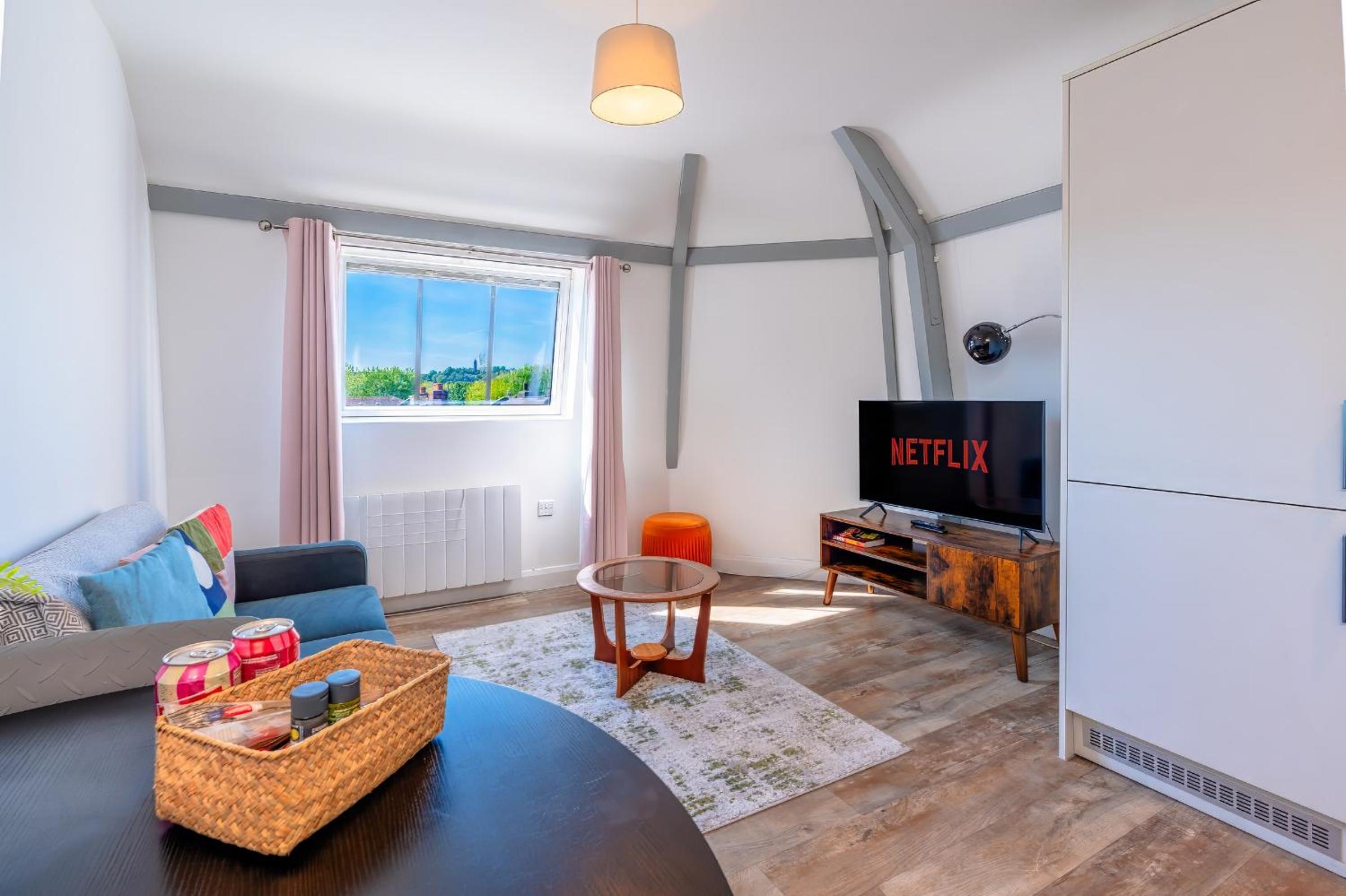 Sleek Modern Apt - Ideal City Center Locale view 3