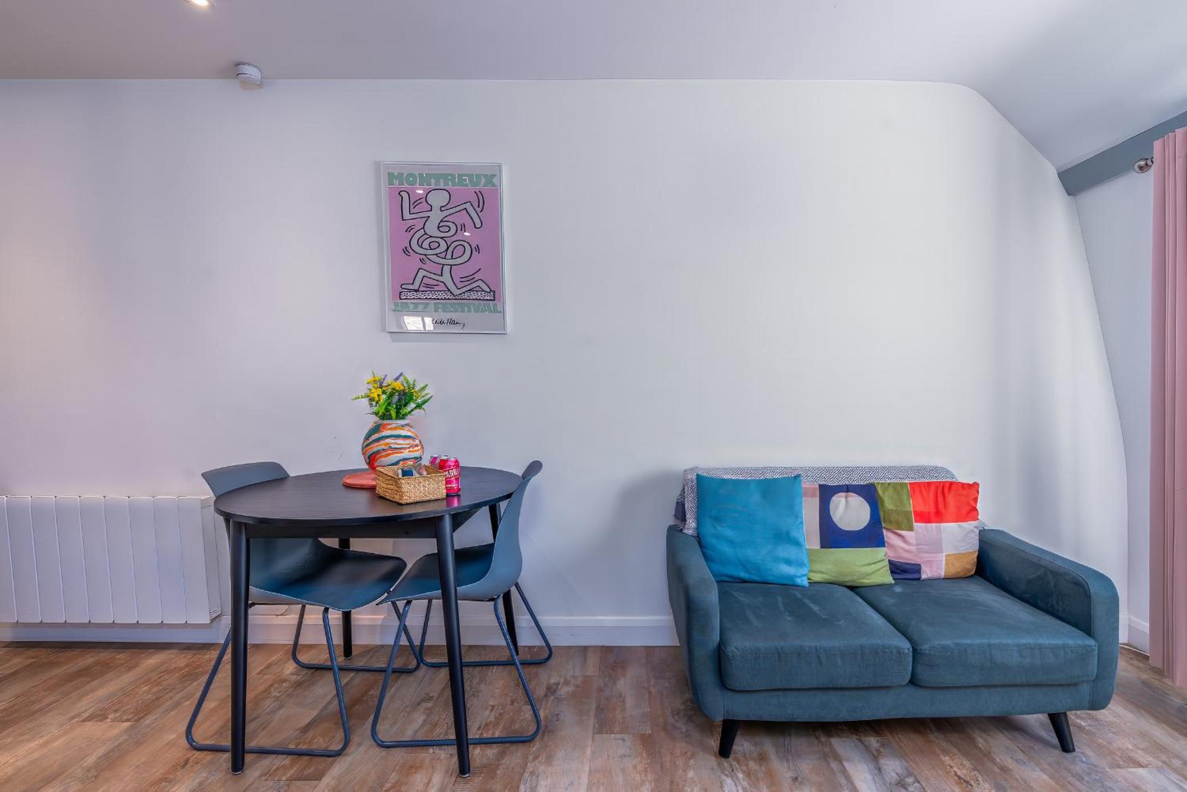 Sleek Modern Apt - Ideal City Center Locale view 5