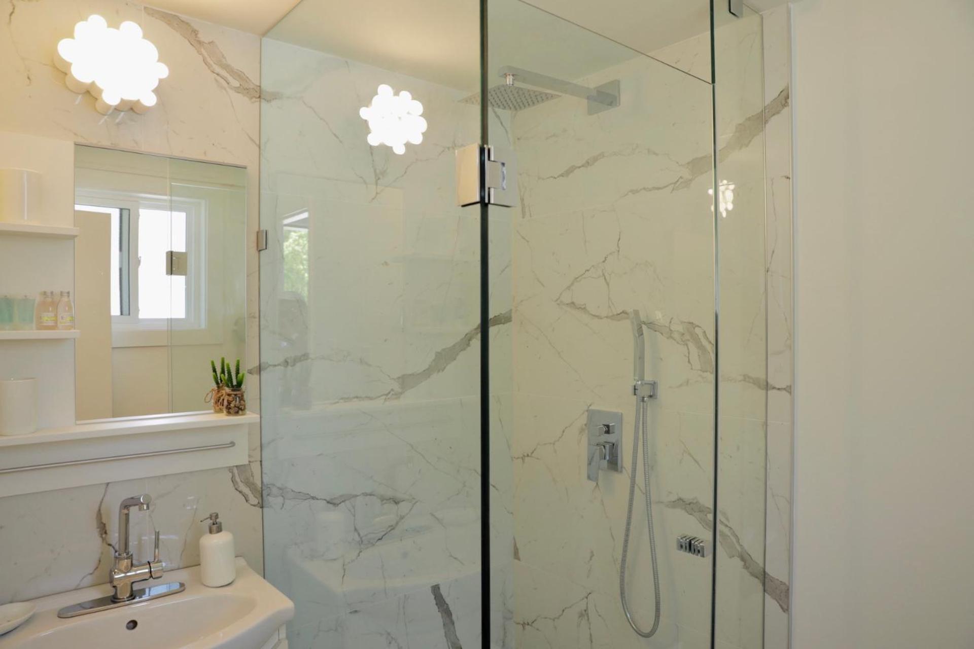 The Long Beach Resort - Beachfront Cottages & Townhouse Suites